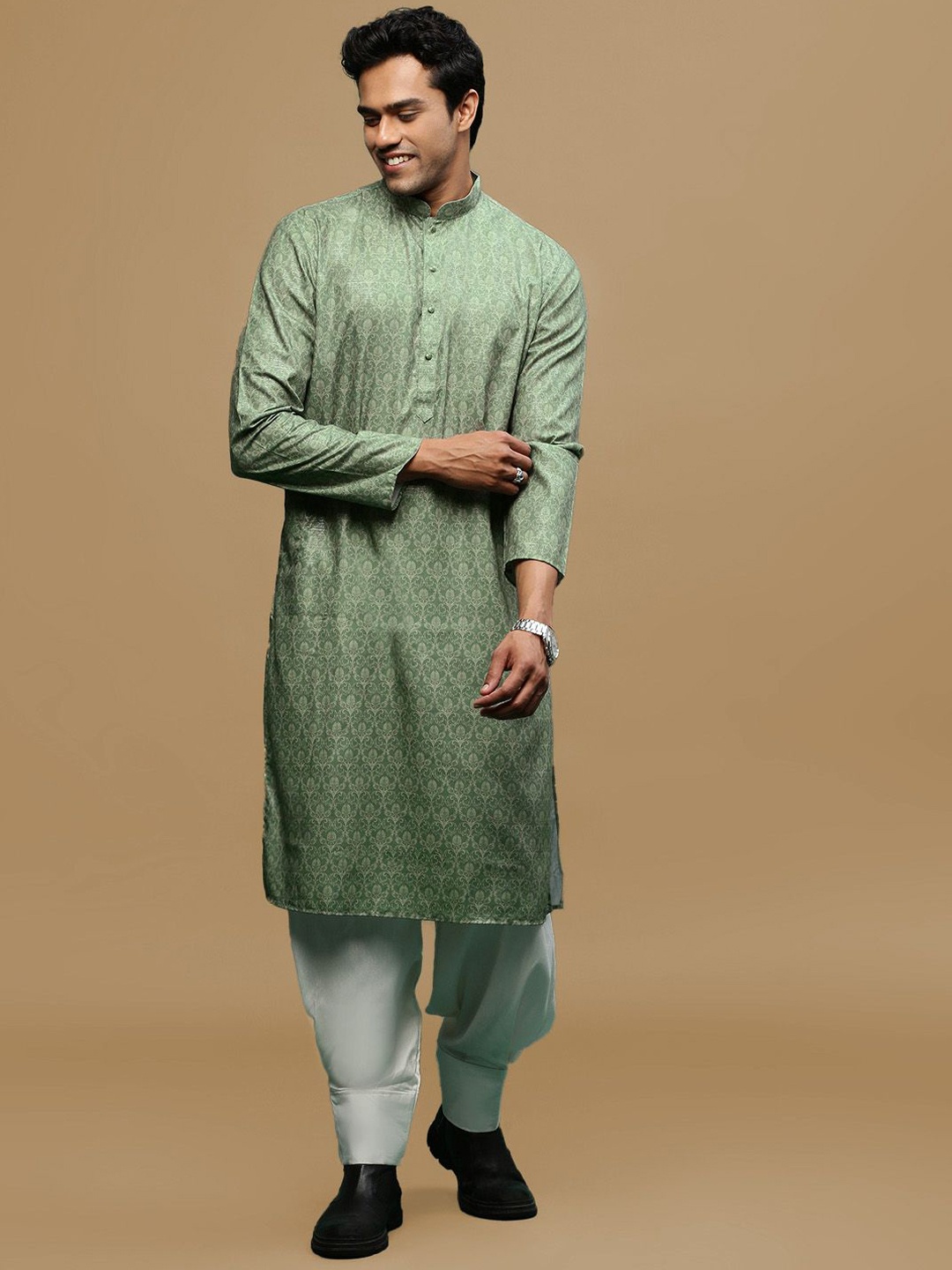 

Sanwara Ethnic Motifs Printed Mandarin Collar Straight Kurta with Patiala, Green