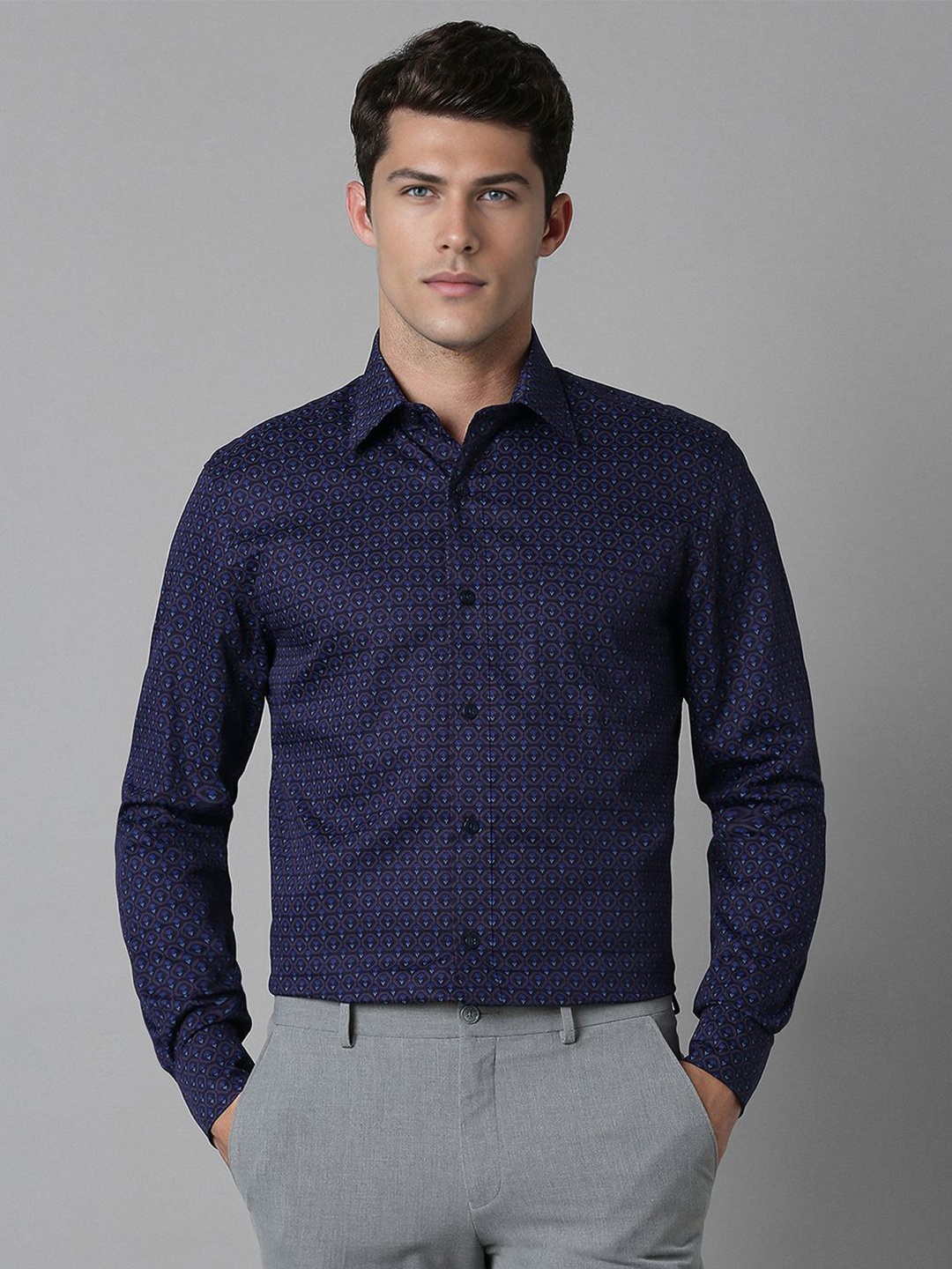 

Louis Philippe Men Classic Spread Collar Micro Ditsy Printed Cotton Formal Shirt, Navy blue