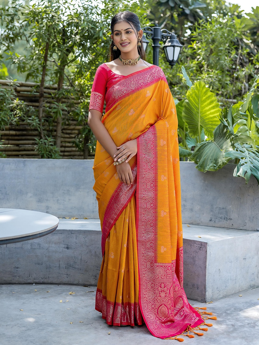 

LeeliPeeri Designer Woven Design Zari Banarasi Saree, Yellow