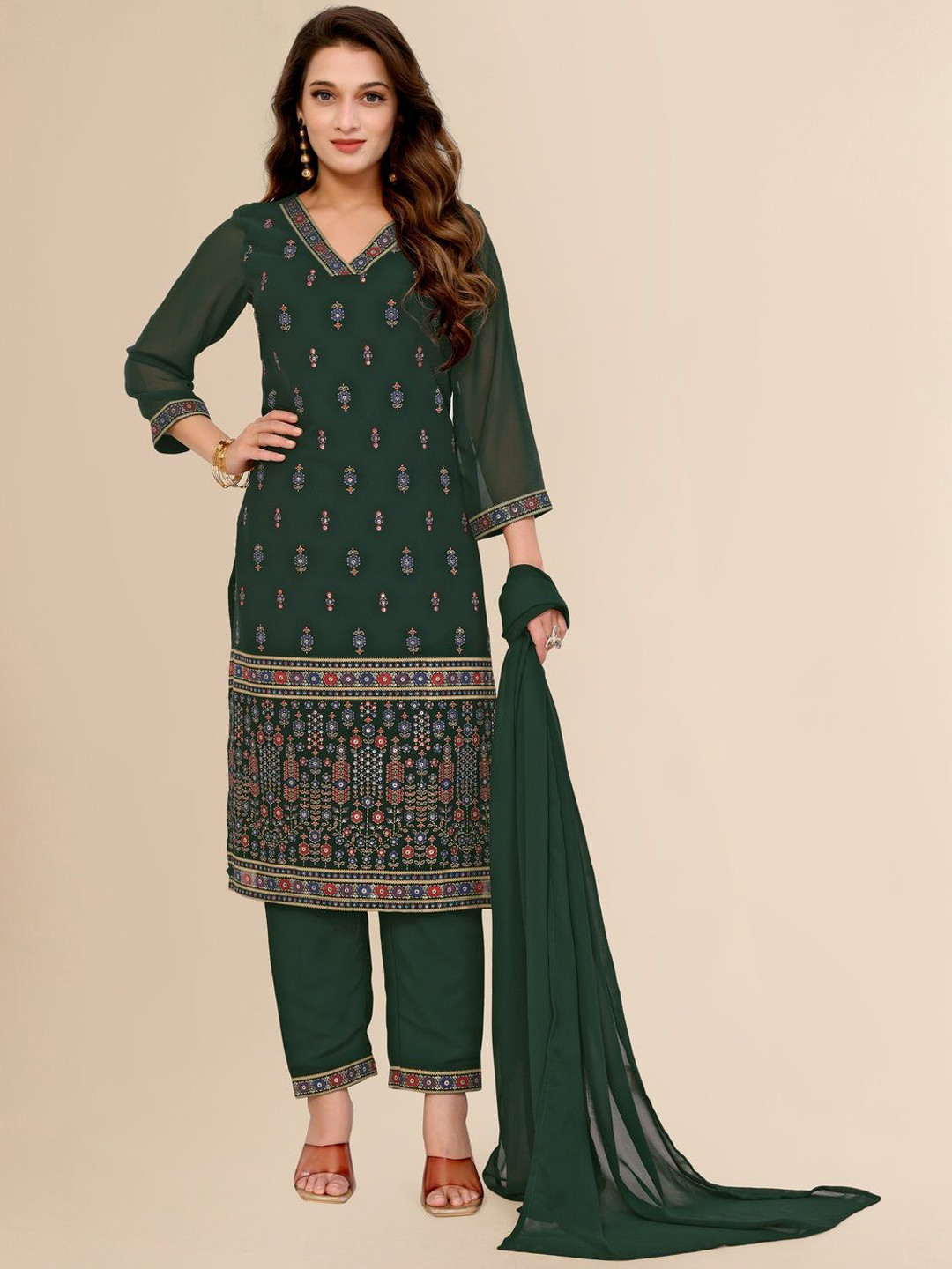 

TITANIUM SILK INDUSTRIES PVT. LTD. Floral Printed Kurta with Trousers & Dupatta, Green