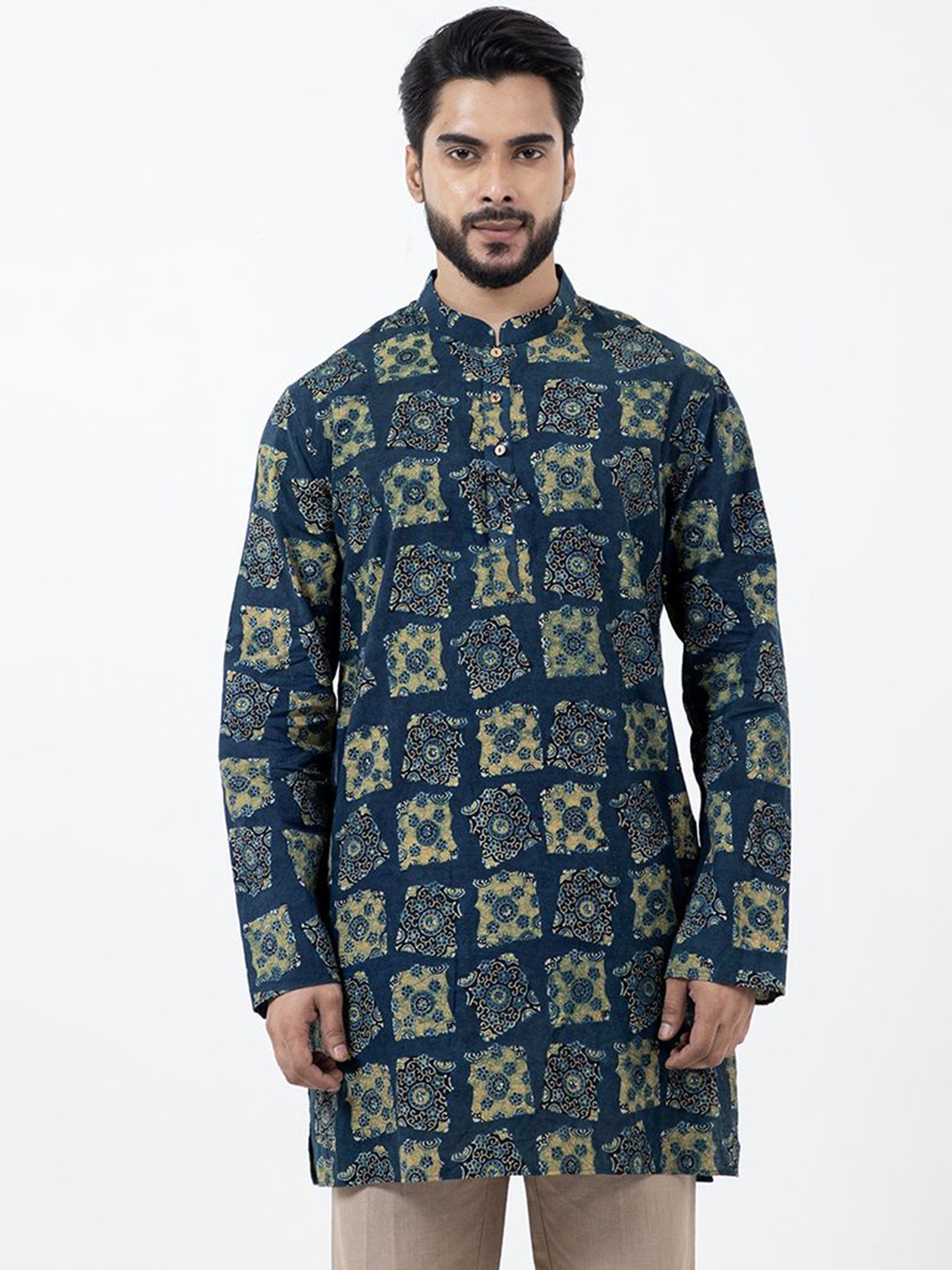 

Inkriti Abstract Block Printed Mandarin Collar Pure Cotton Straight Short Kurta, Sea green