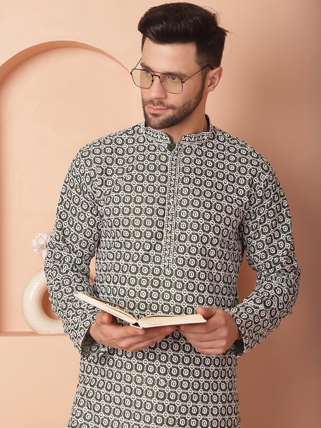 

Jompers Geometric Embroidered Mandarin Collar Long Sleeves Thread Work Straight Kurta, Olive