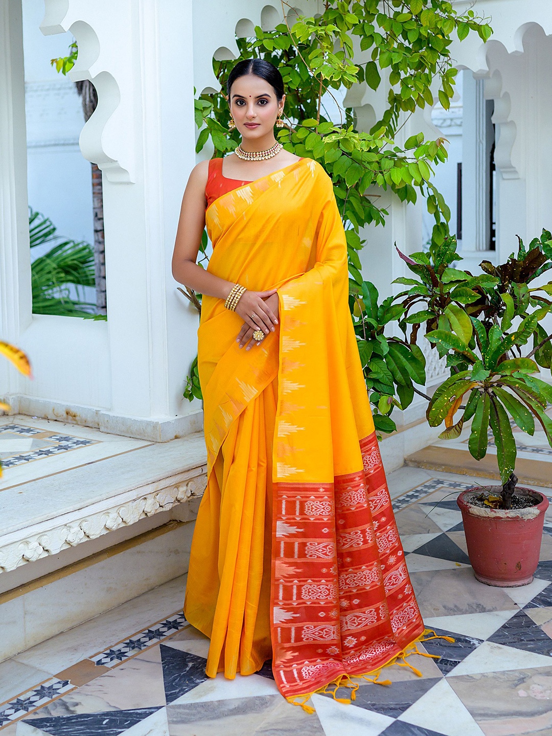 

LeeliPeeri Designer Woven Design Zari Tussar Saree, Yellow