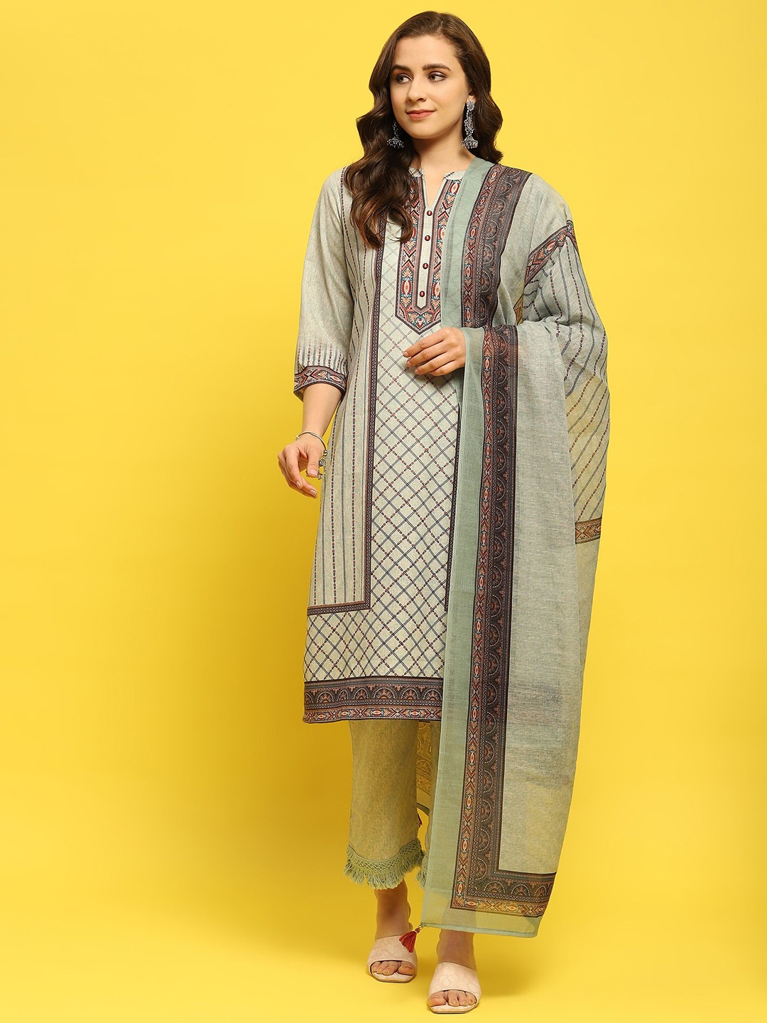 

Shree Printed Mandarin Collar Liva Kurta With Trousers & Dupatta, Green