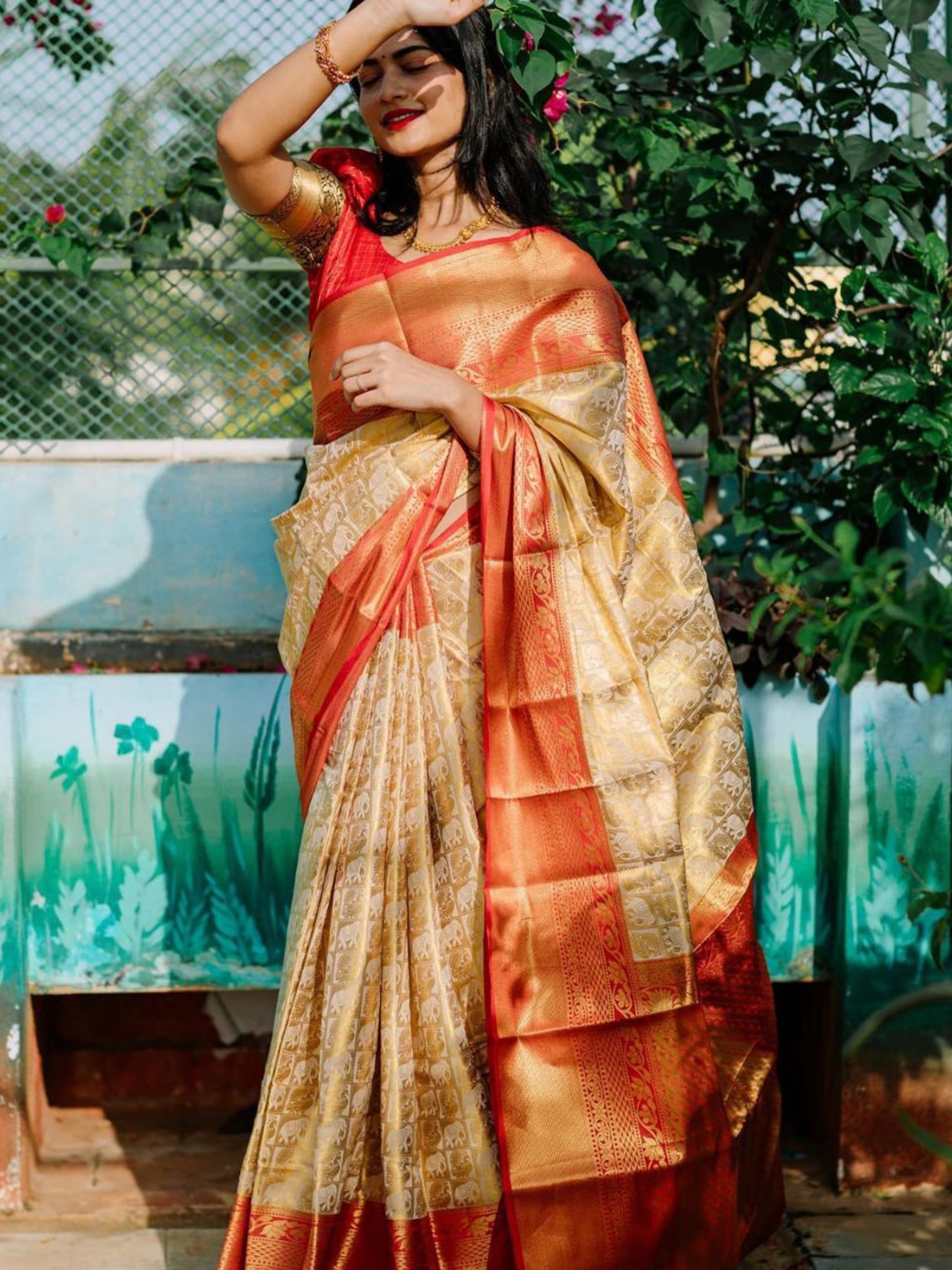 

LeeliPeeri Designer Woven Design Zari Handloom Saree, Cream