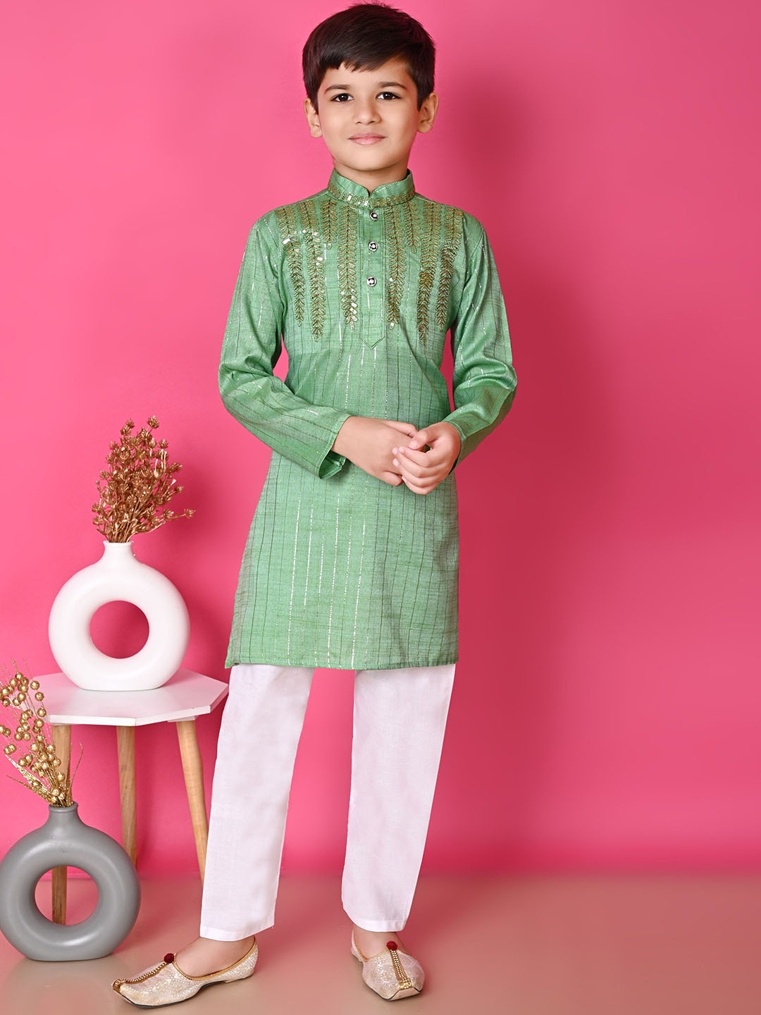 

NFC CREATION Boys Floral Embroidered Sequinned Straight Kurta With Pyjamas, Green