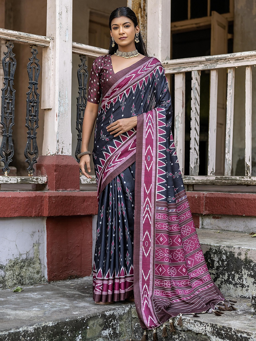 

LeeliPeeri Ethnic Motifs Tussar Saree, Black