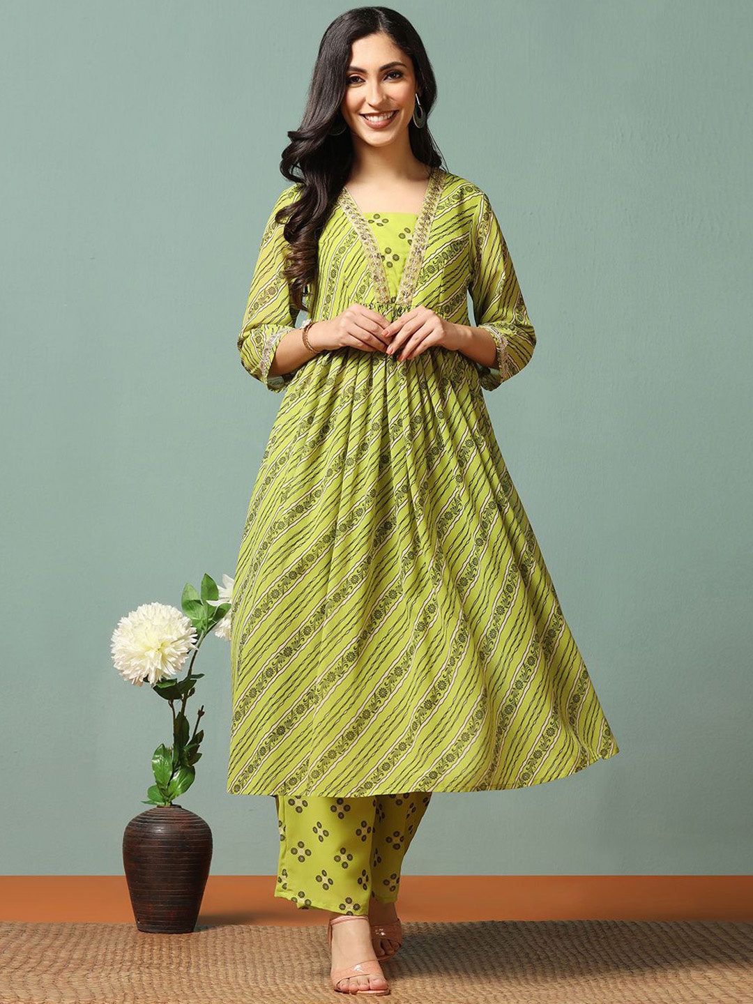 

BAESD Floral Printed Regular Sequinned Georgette Kurta With Palazzo, Green