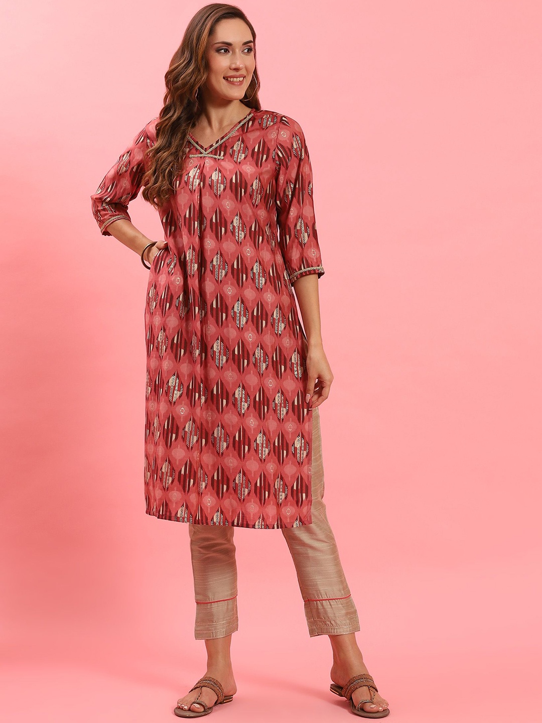 

Shree Abstract Printed V-Neck Straight Kurta, Pink