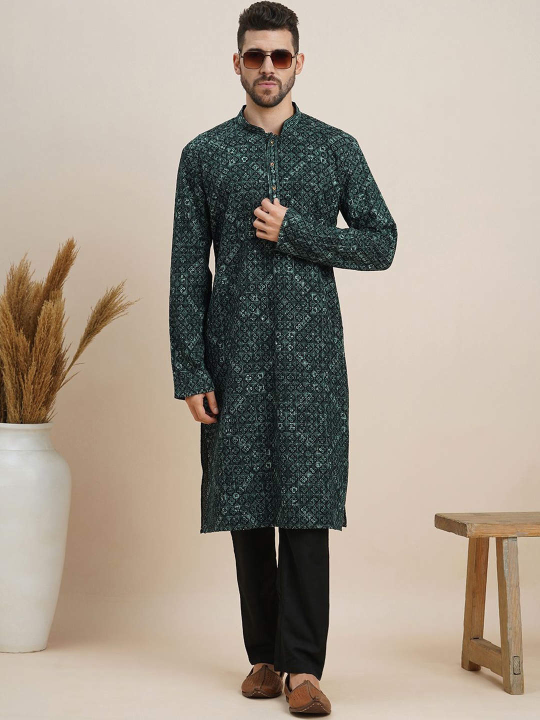 

House of Pataudi Ethnic Motifs Embroidered Mandarin Collar Straight Kurta, Black