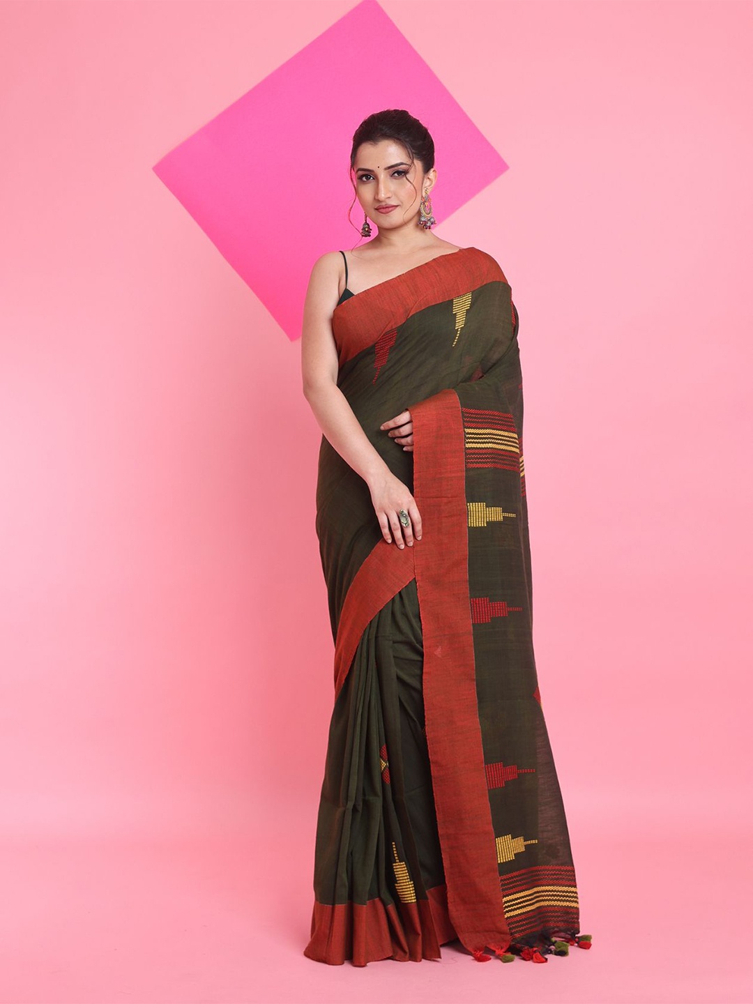 

ArhiSaree Pure Cotton Woven Design printed saree with blouse piece, Green