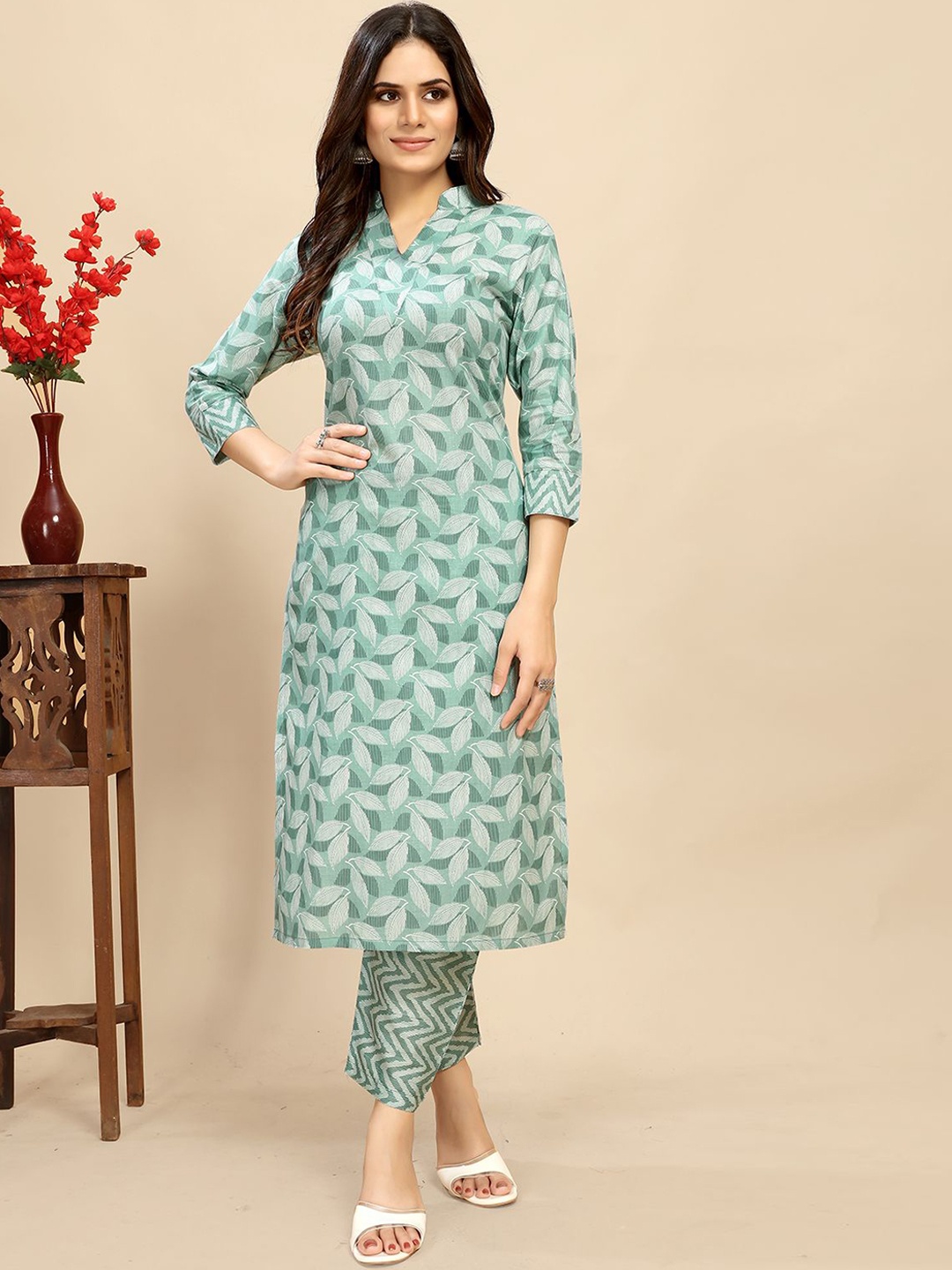 

AWRIYA Floral Printed Mandarin Collar Pure Cotton Straight Kurta With Trousers, Blue