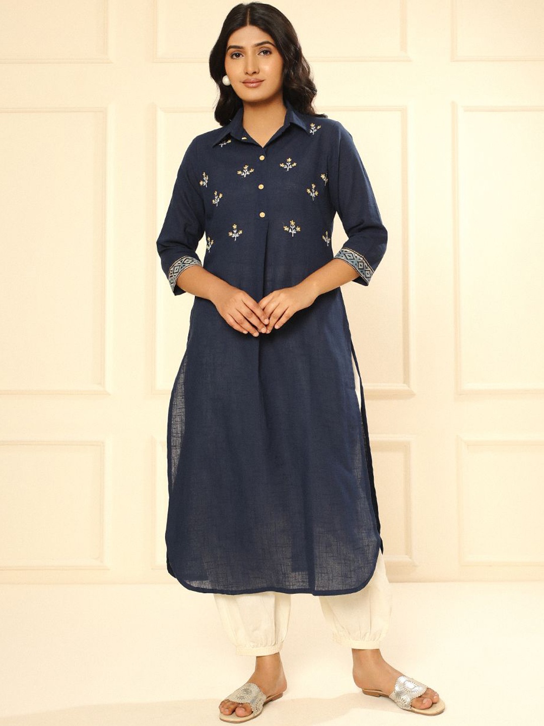 

ARAVALII Floral Embroidered Shirt Collar Pure Cotton Straight Kurta, Navy blue