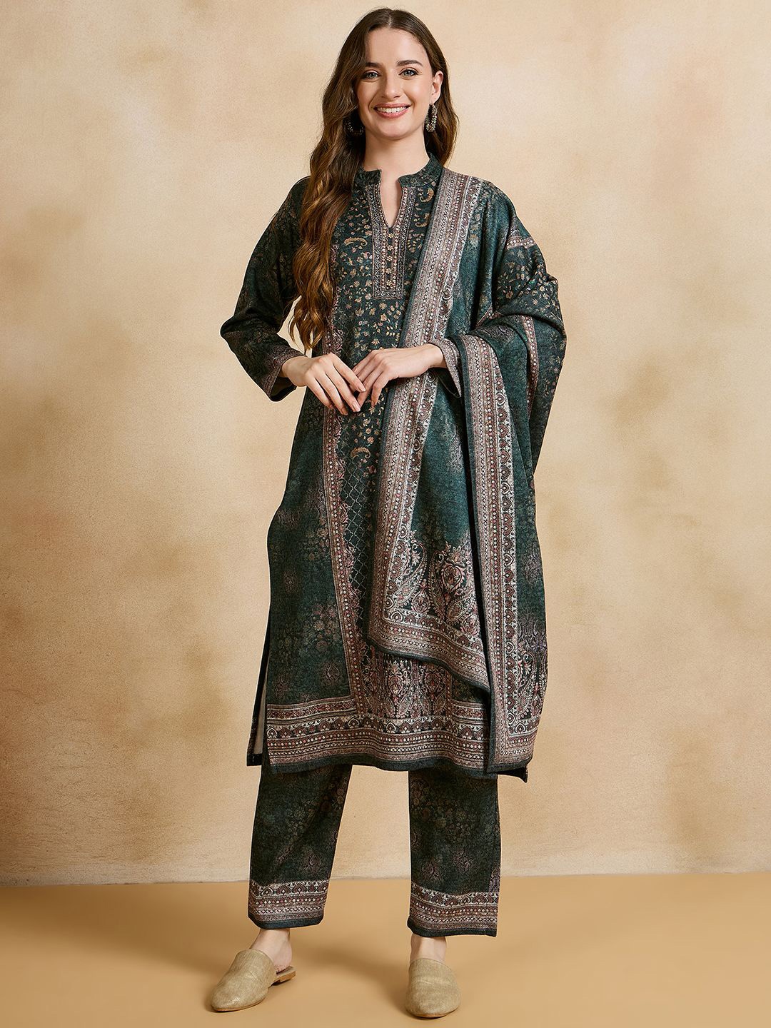 

CLAPTON Floral Printed Beads and Stones Straight Kurta With Trousers & Dupatta, Green