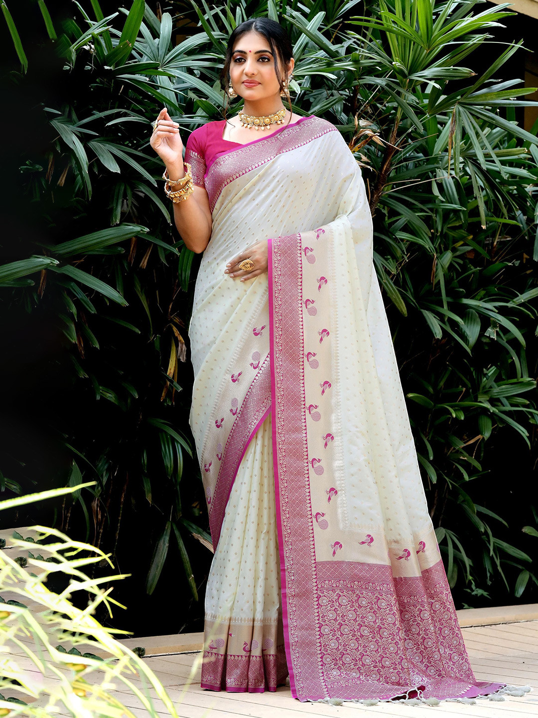 

LeeliPeeri Designer Woven Design Zarii Paithani Saree, White