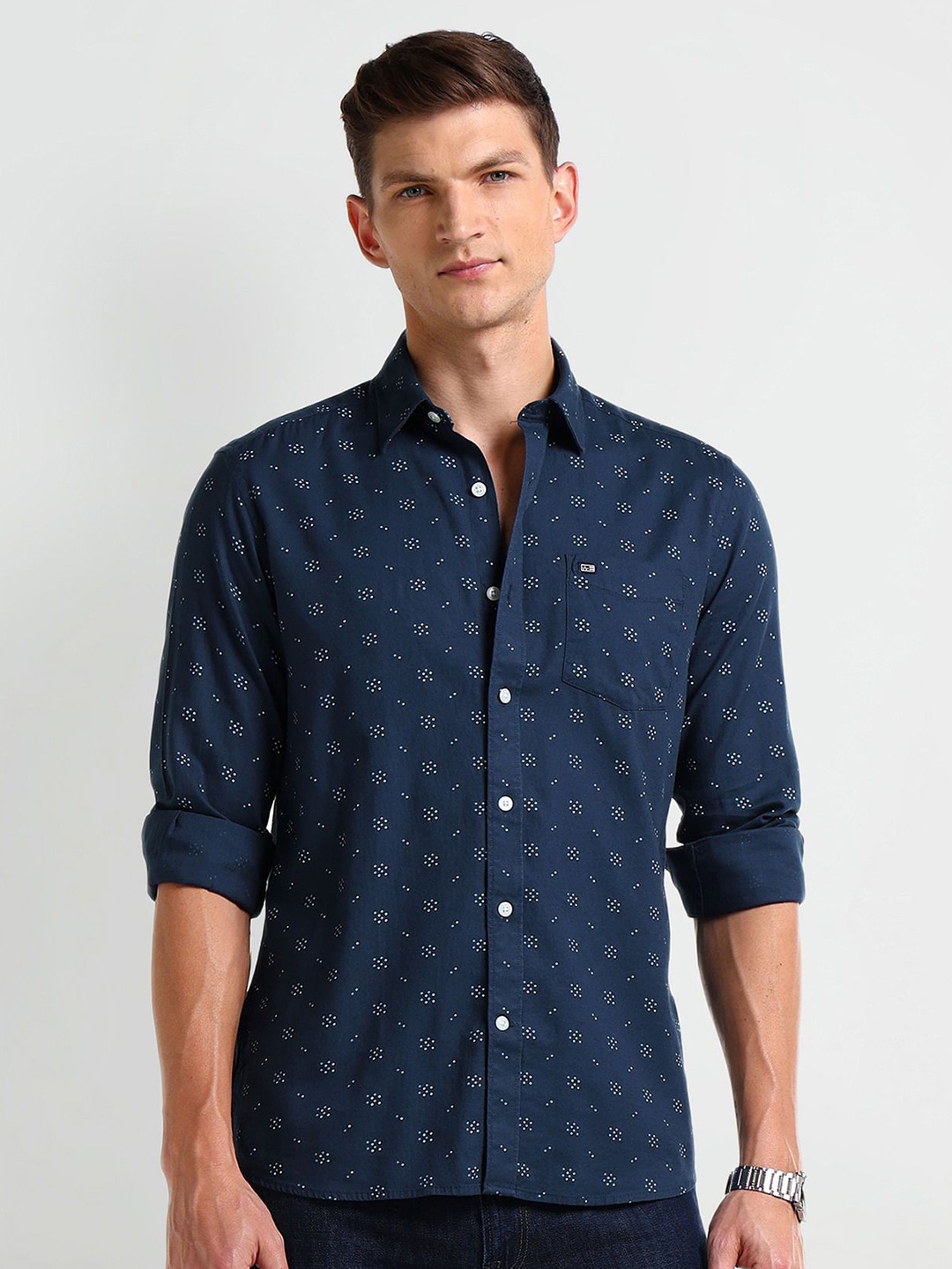 

Arrow Men Modern Spread Collar Geometric Printed Cotton Slim Fit Casual Shirt, Navy blue