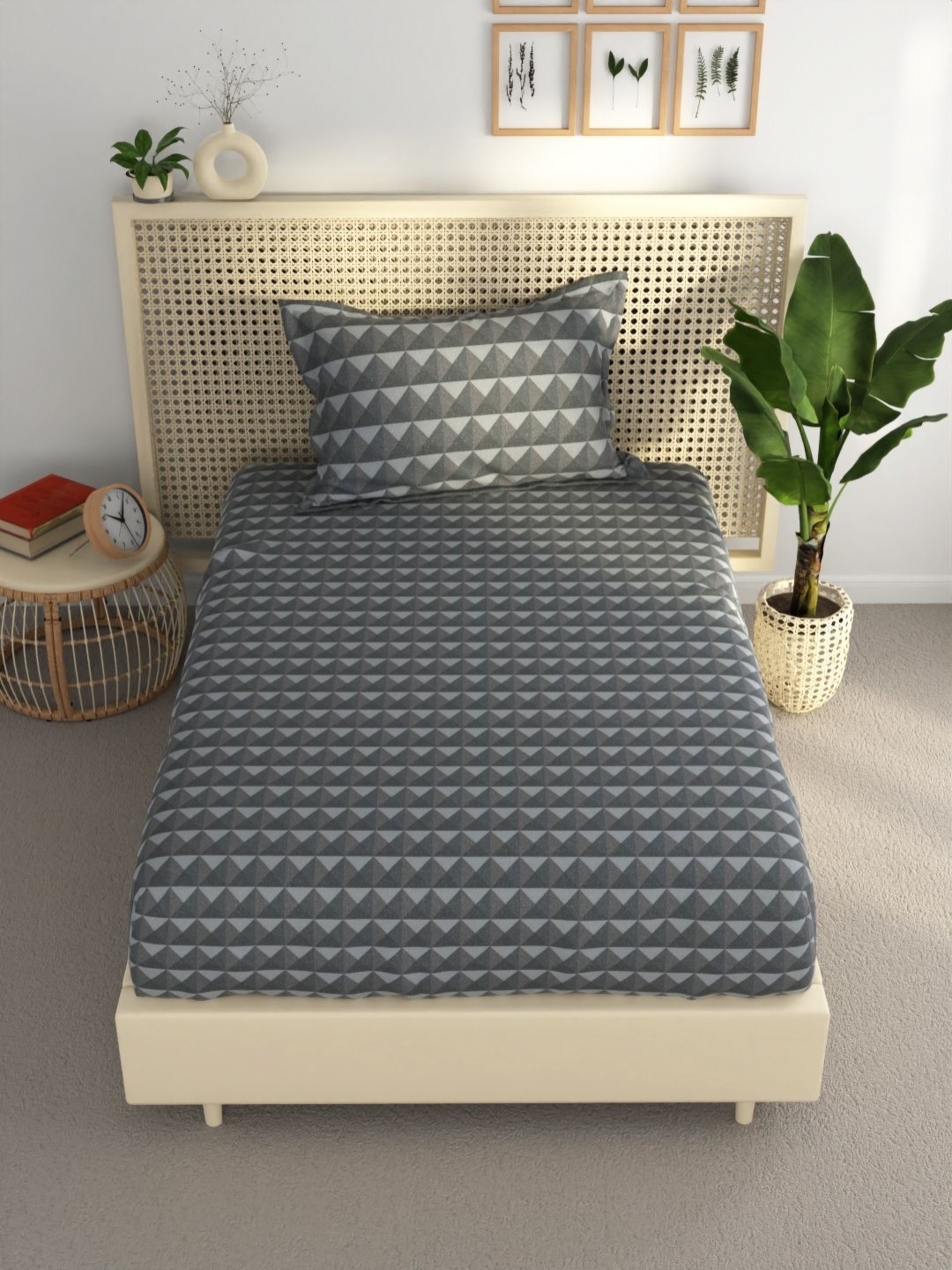 

BIANCA Grey & White Geometric 120 TC Single Bedsheet with 1 Pillow Covers