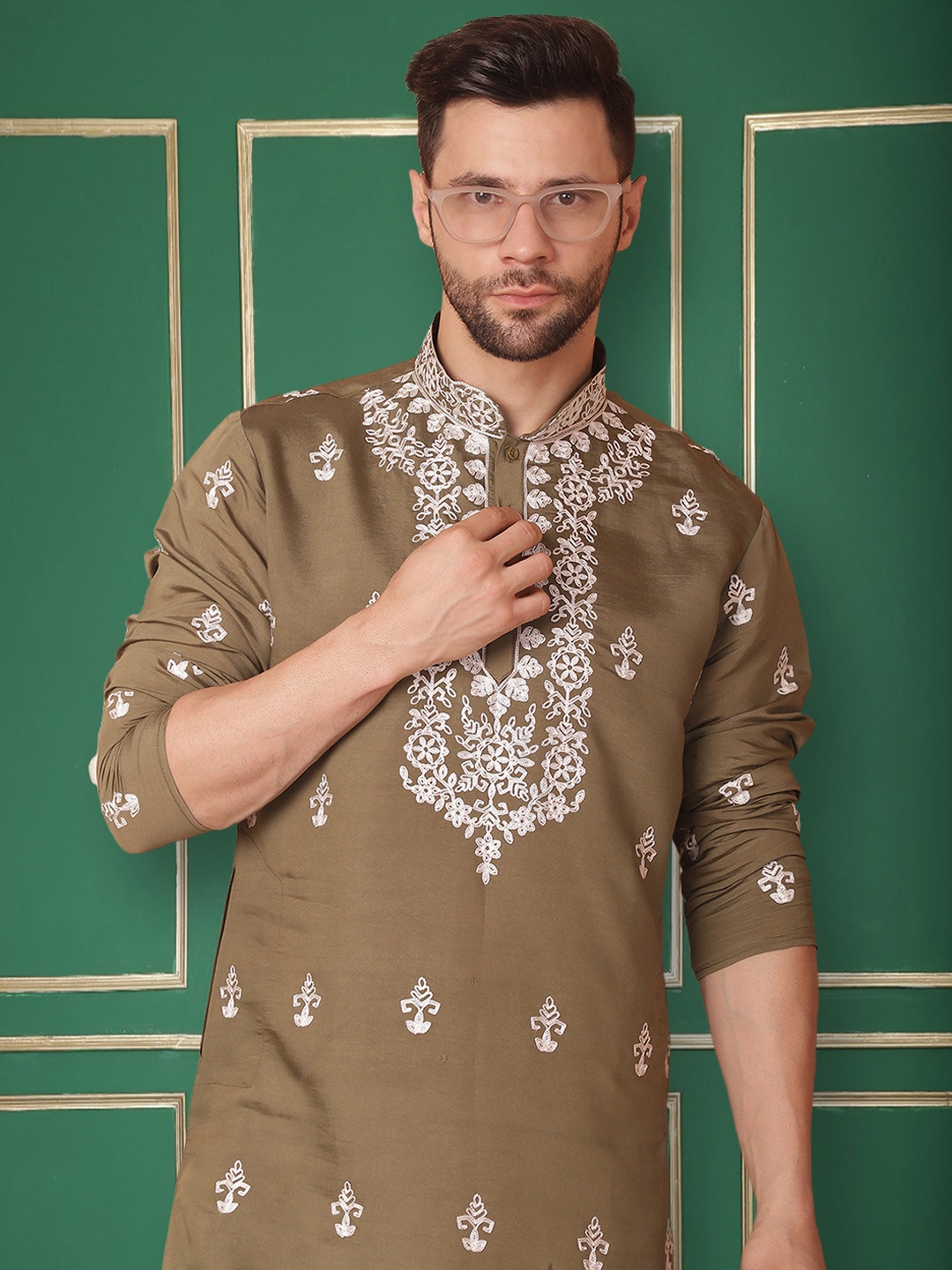 

Jompers Ethnic Motifs Embroidered Floral Kurta, Olive