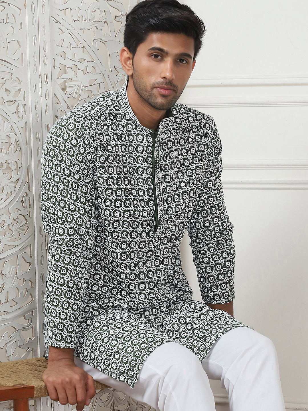 

Jompers Floral Embroidered Chikankari Mandarin Collar Pure Cotton Straight Kurta, Olive