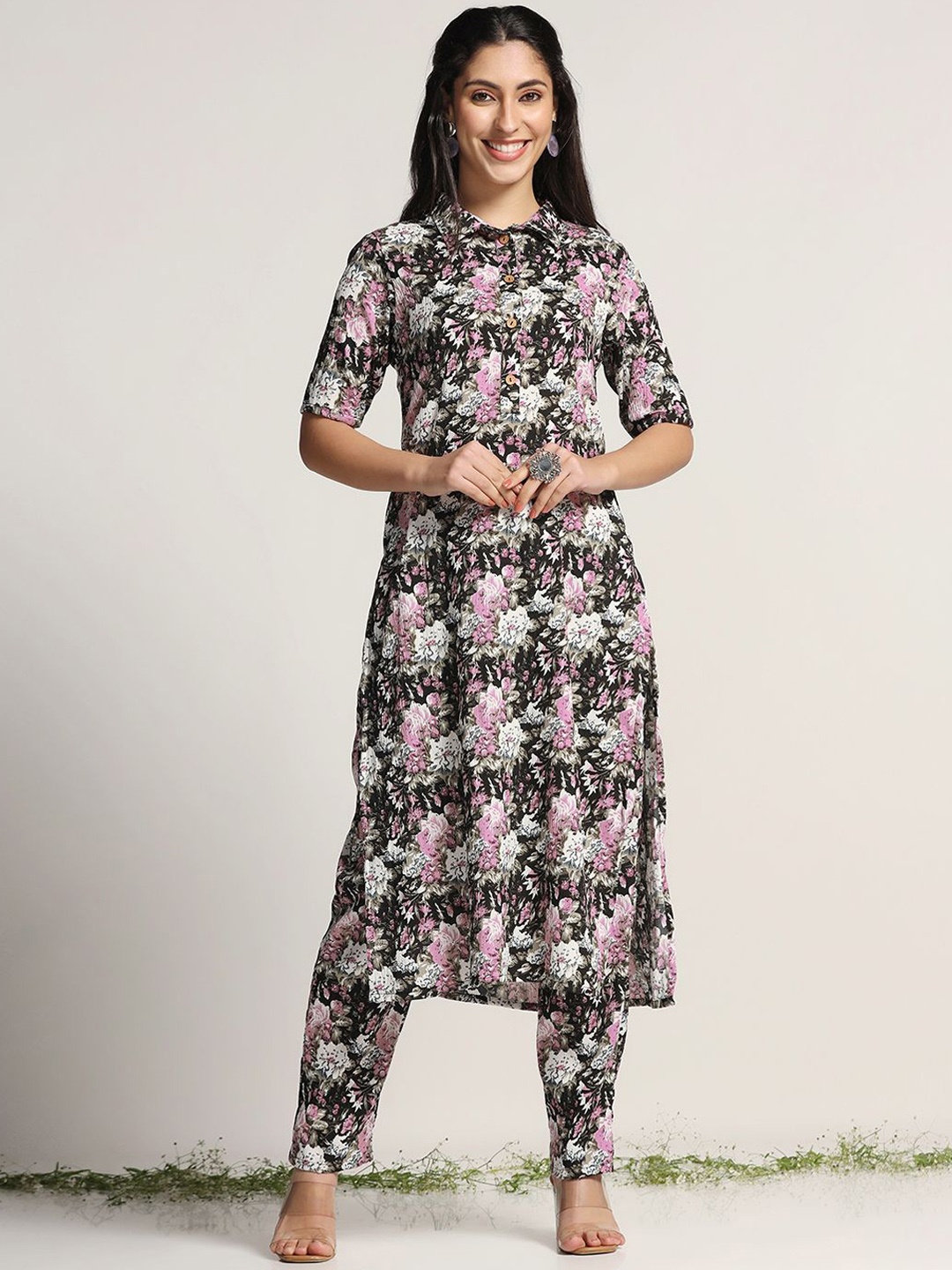 

BAESD Floral Printed Mandarin Collar Regular Kurta With Trousers, Black
