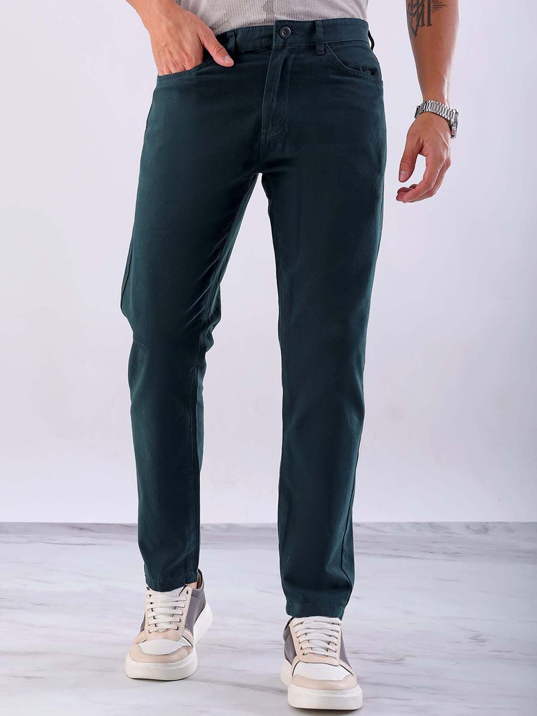 

Hardsoda by The Indian Garage Co Men Slim Fit Solid Chinos Trousers, Green