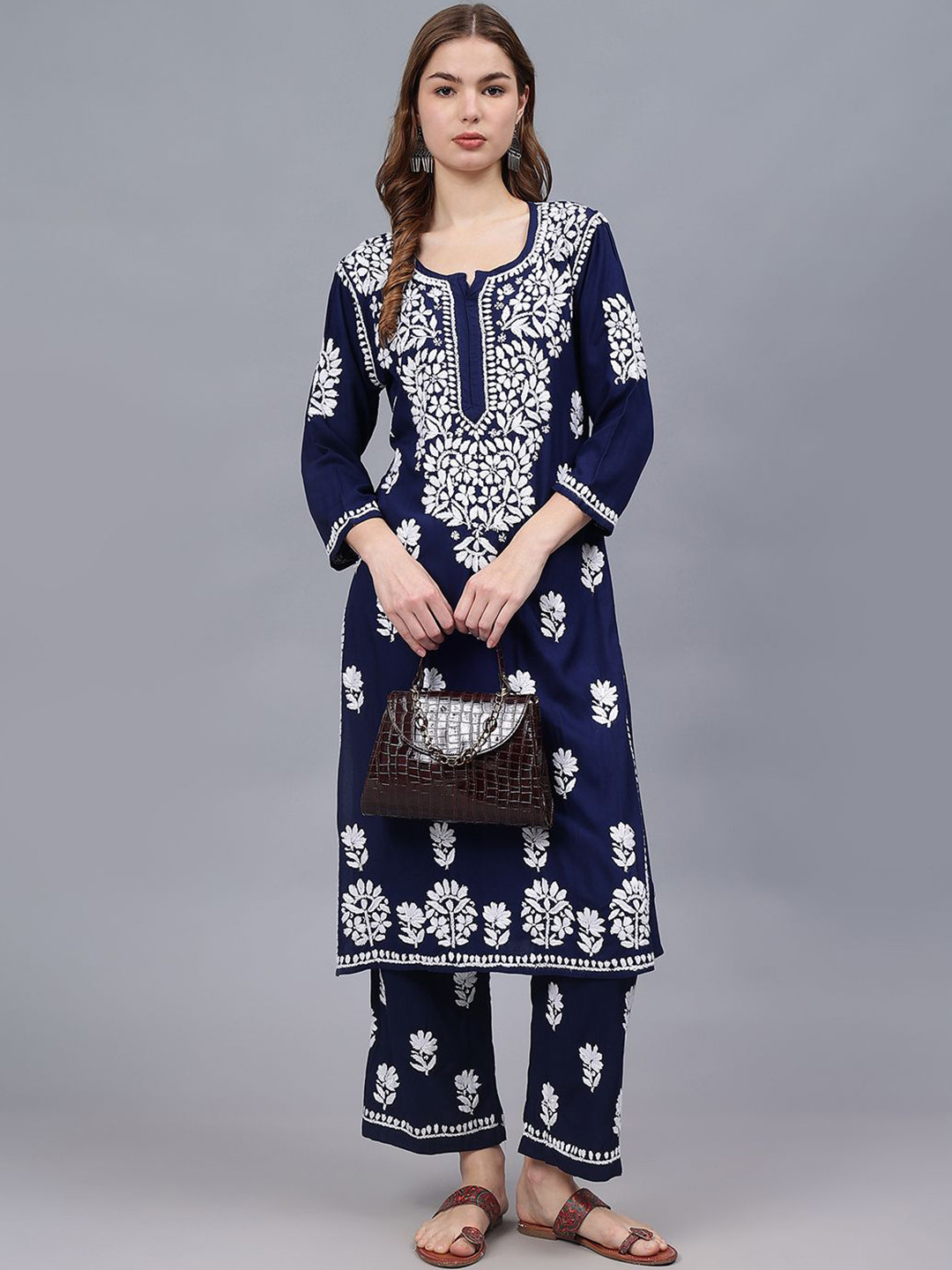 

Seva Chikan Floral Embroidered Regular Chikankari Straight Kurta with Palazzos, Navy blue