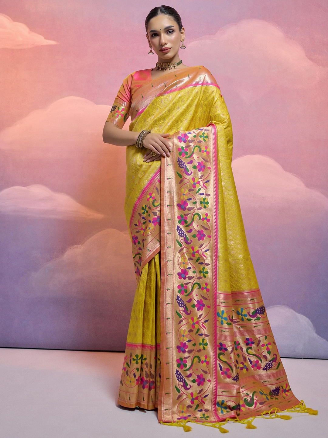 

LeeliPeeri Designer Floral Designer Paithani Saree, Yellow