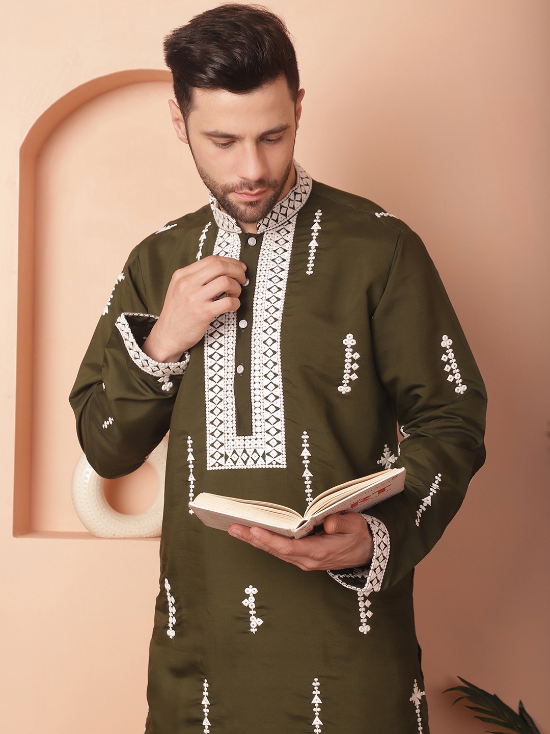 

Jompers Abstract Embroidered Mandarin Collar Silk Thread Work A-Line Kurta, Olive