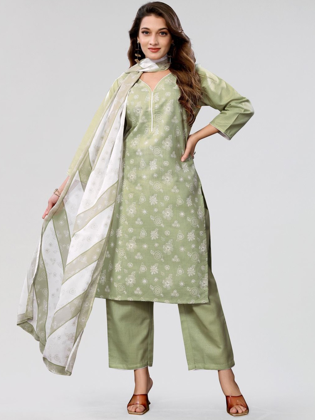 

PYARI - A style for every story Floral Printed Kurta with Trousers & Dupatta, Green