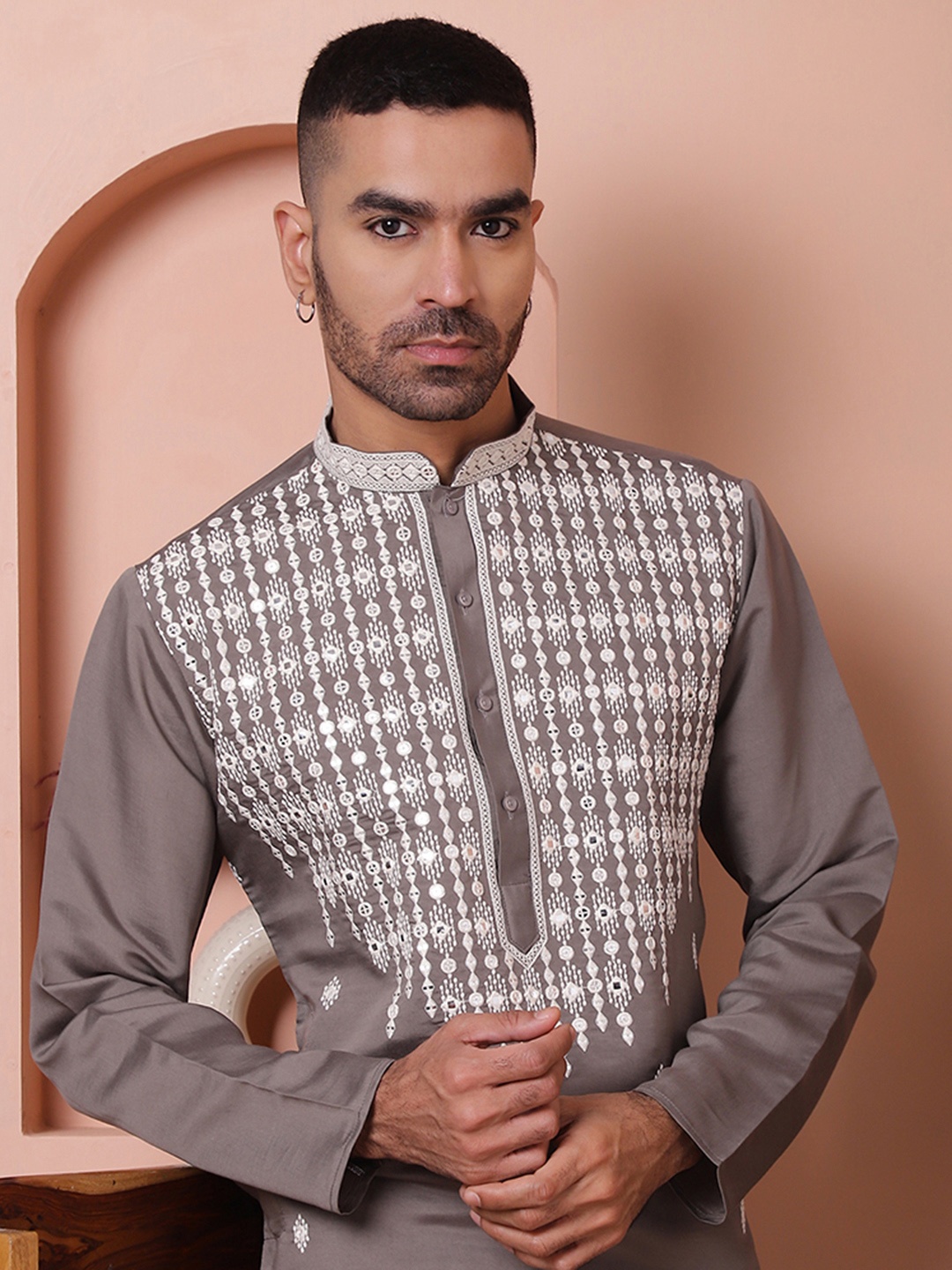 

Jompers Men Embroidered With Mirror Work Kurta, Grey