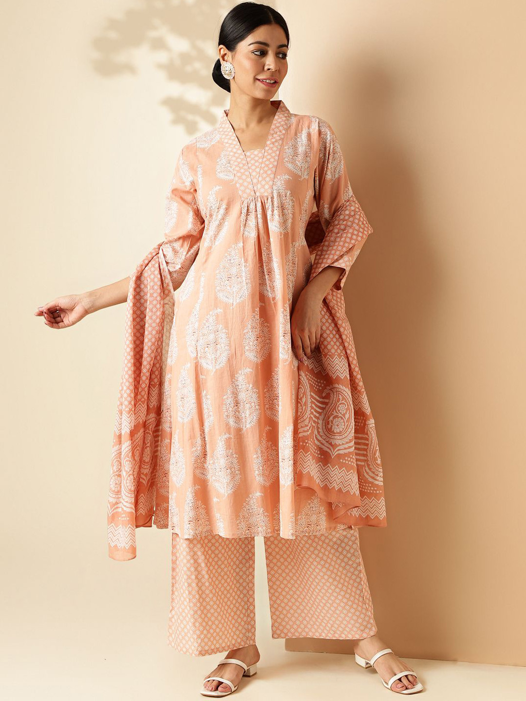 

Vbuyz Floral Printed V-Neck A-Line Pure Cotton A-Line Kurta With Palazzos & Dupatta, Peach