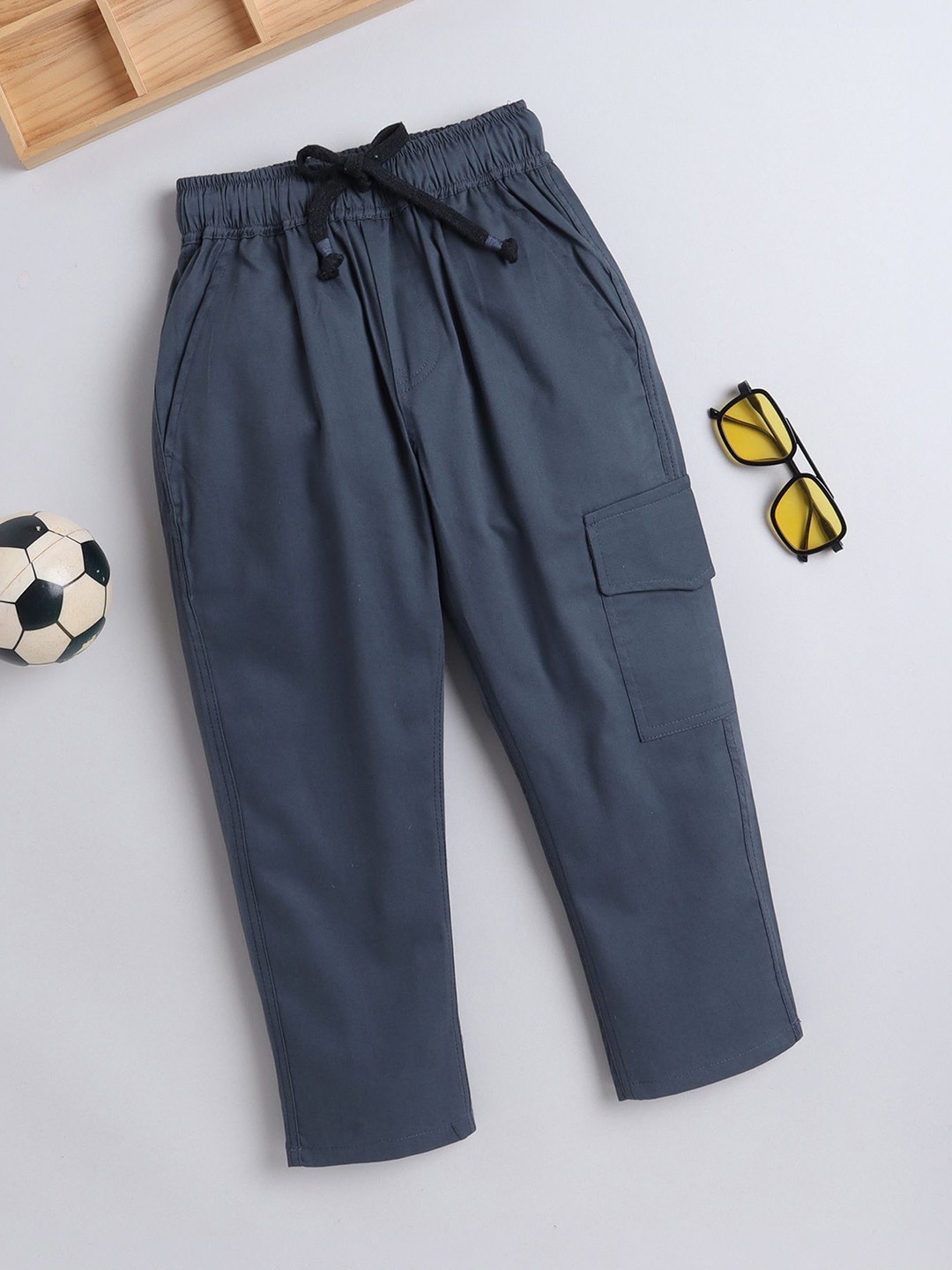 

BAATCHEET Boys Cotton Mid-Rise Joggers, Grey