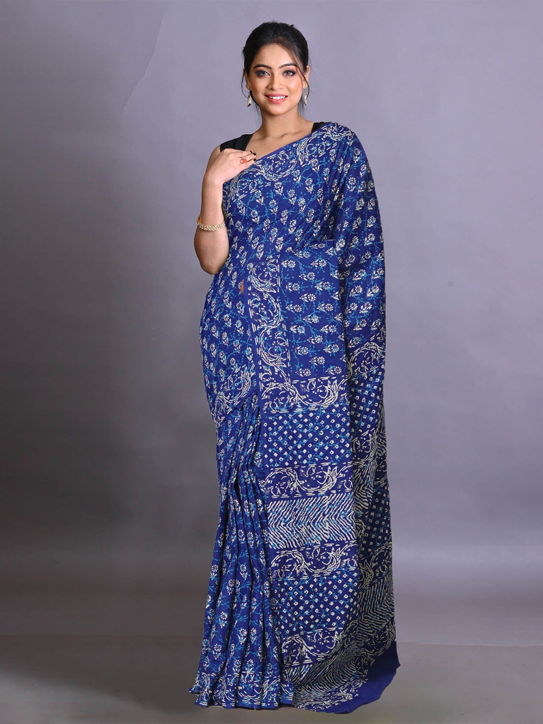

Unnati Silks Ethnic Motifs Pure Cotton Handloom Block Print Saree, Navy blue