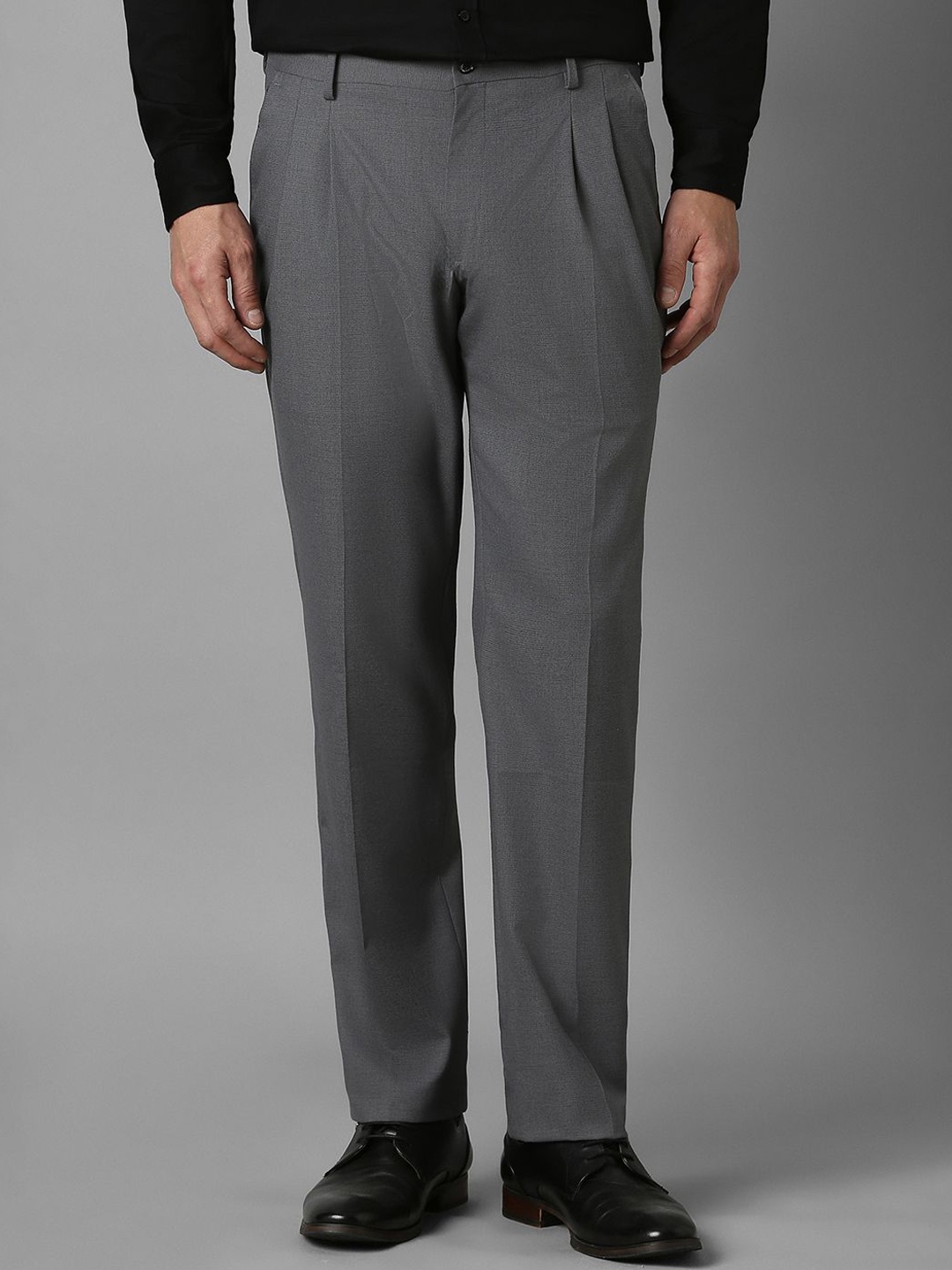 

Louis Philippe Men Solid Pleated Trousers, Grey