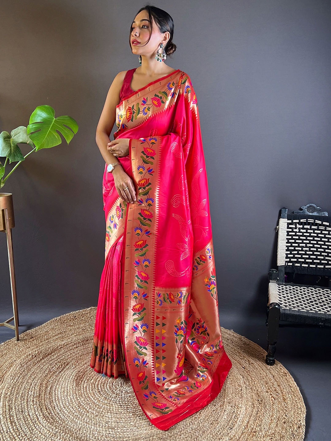 

HEER FASHION Woven Design Zari Paithani Saree, Pink