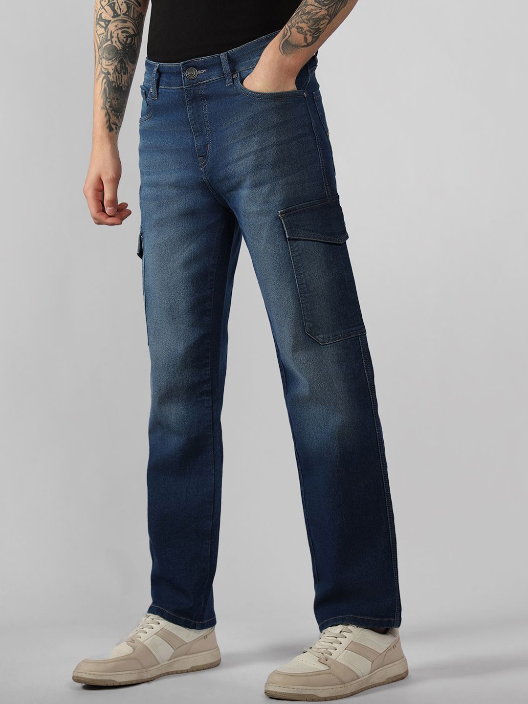 

Dennis Lingo Men Relaxed Fit Light Fade Stretchable Jeans, Blue