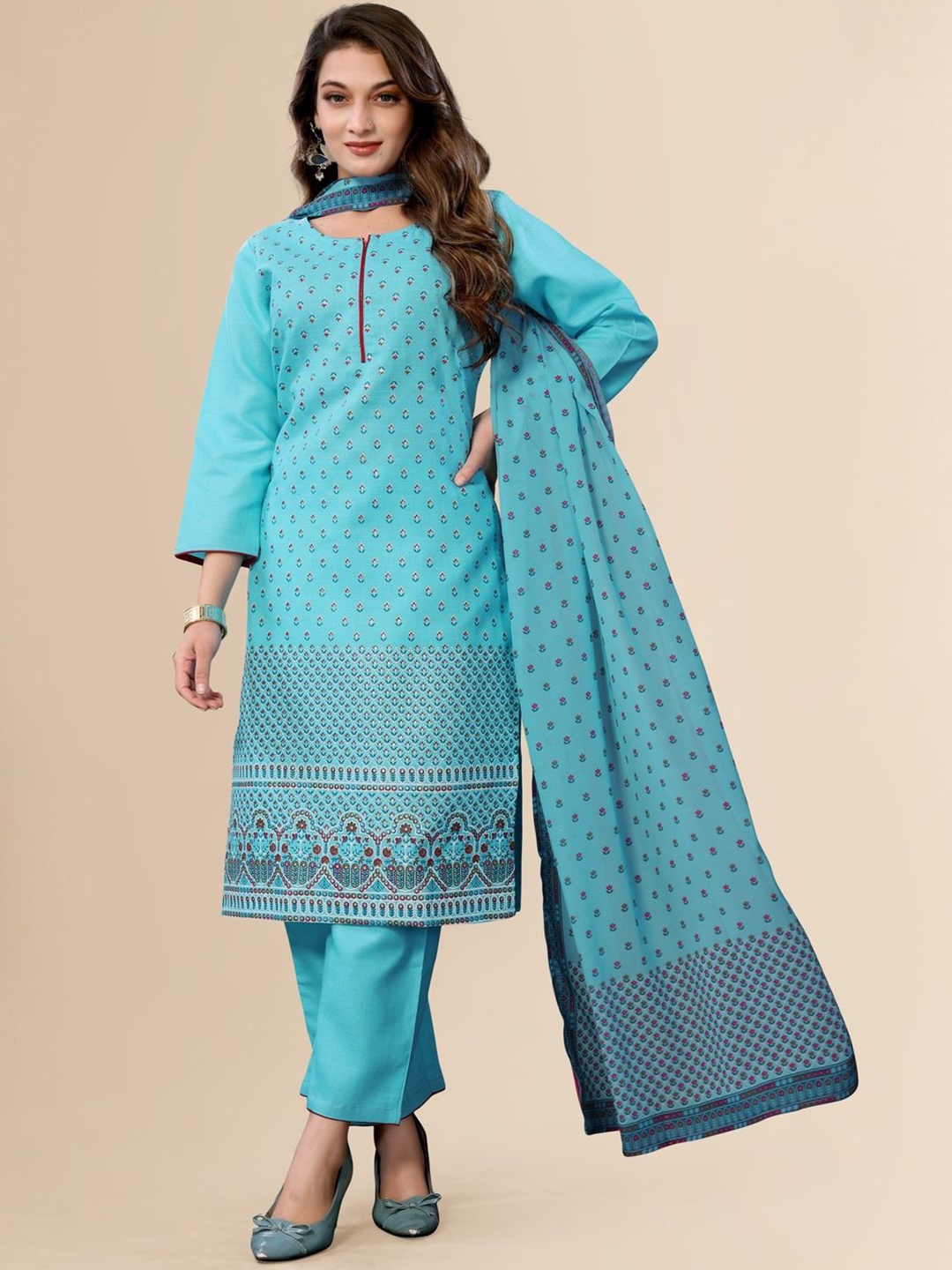 

TITANIUM SILK INDUSTRIES PVT. LTD. Women Floral Printed Regular Kurta with Trousers & With Dupatta, Blue