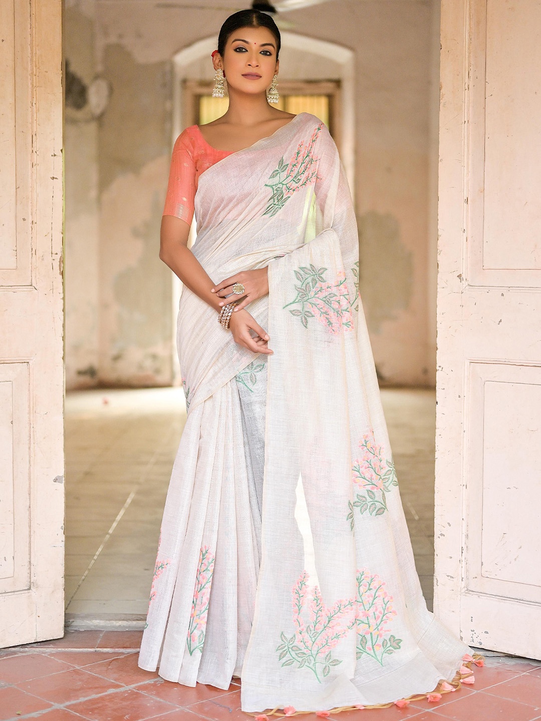 

LeeliPeeri Designer Women Solid Woven Design Saree, White