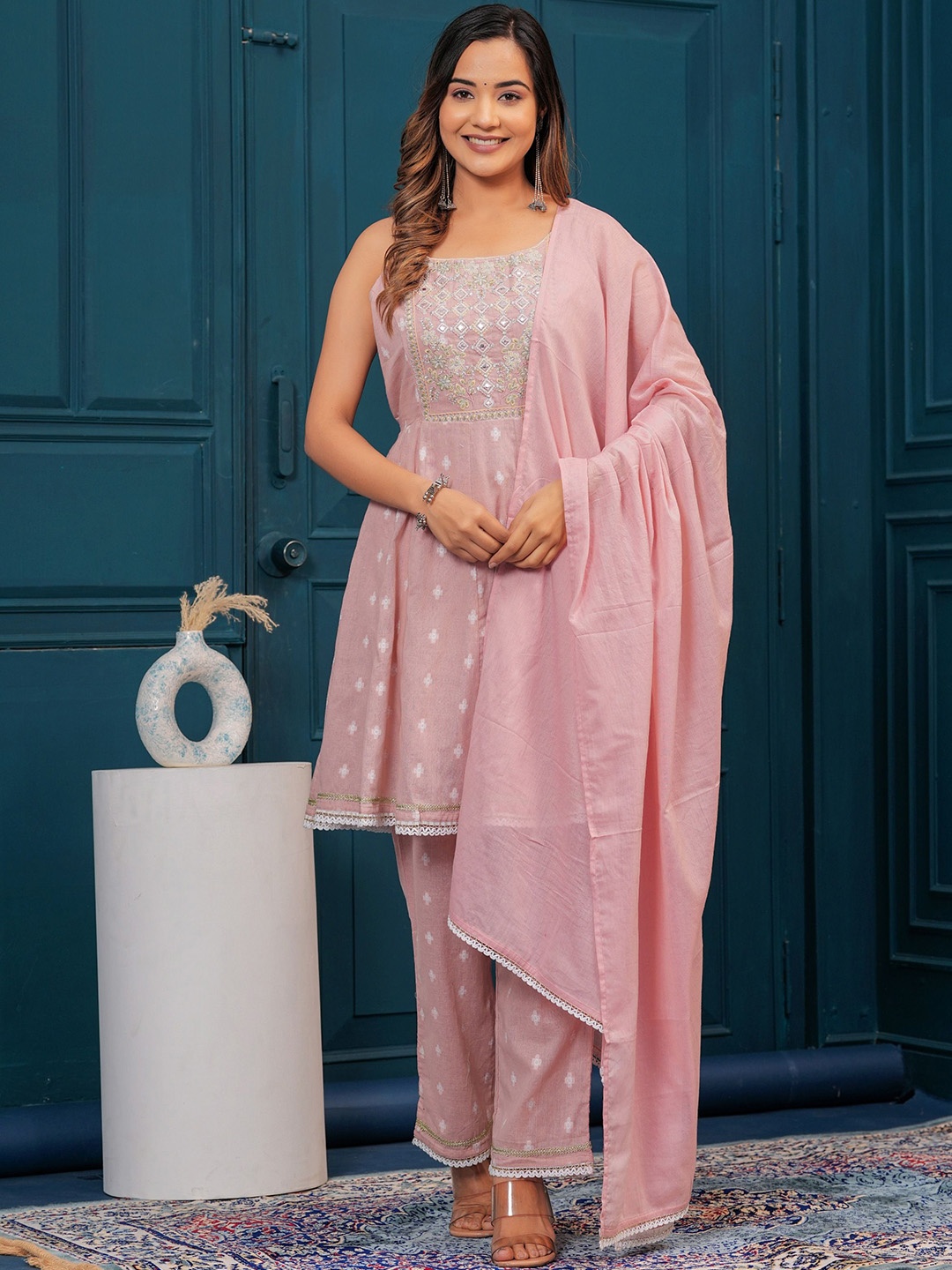 

TANESHWAR Floral Embroidered Gotta Patti Pure Cotton A-Line Kurta With Palazzos & Dupatta, Peach