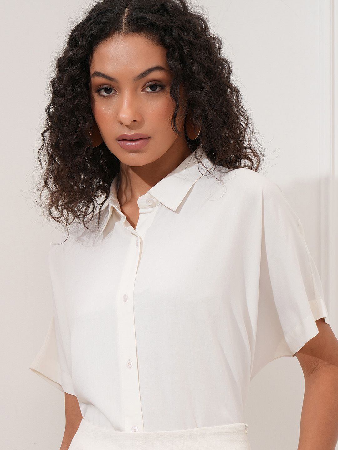 

Tokyo Talkies Women Off Buttondown Extended Sleeve Cropped Shirt, Off white
