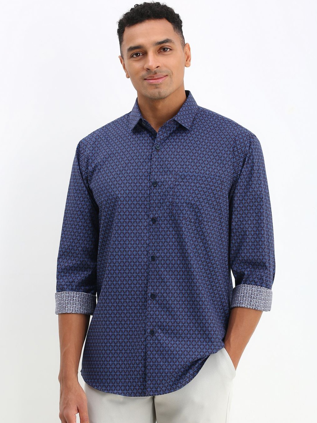 

Allen Solly Men Spread Collar Geometric Printed Cotton Slim Fit Casual Shirt, Blue