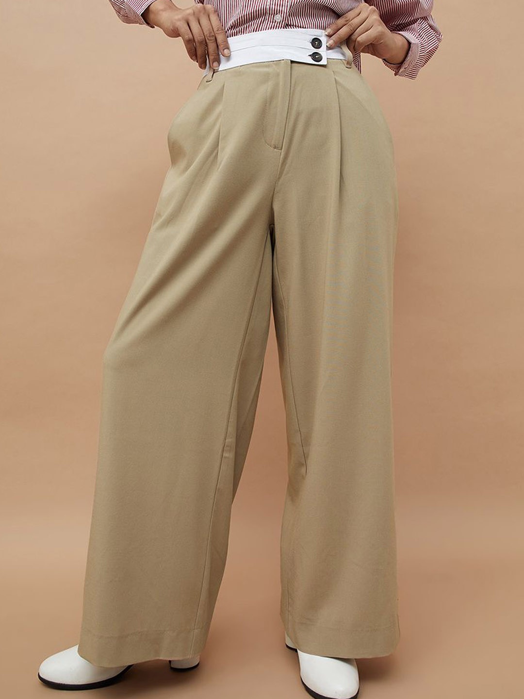 

Ginger by Lifestyle Women Pleated Trousers, Beige
