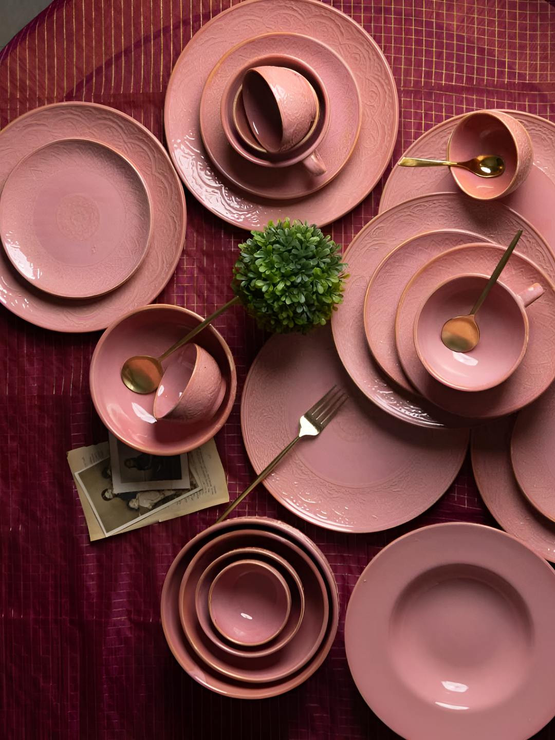 

AMALAFIEE CERAMICS 16 Pcs Pink & Cream Ceramic Textured Dinner Set