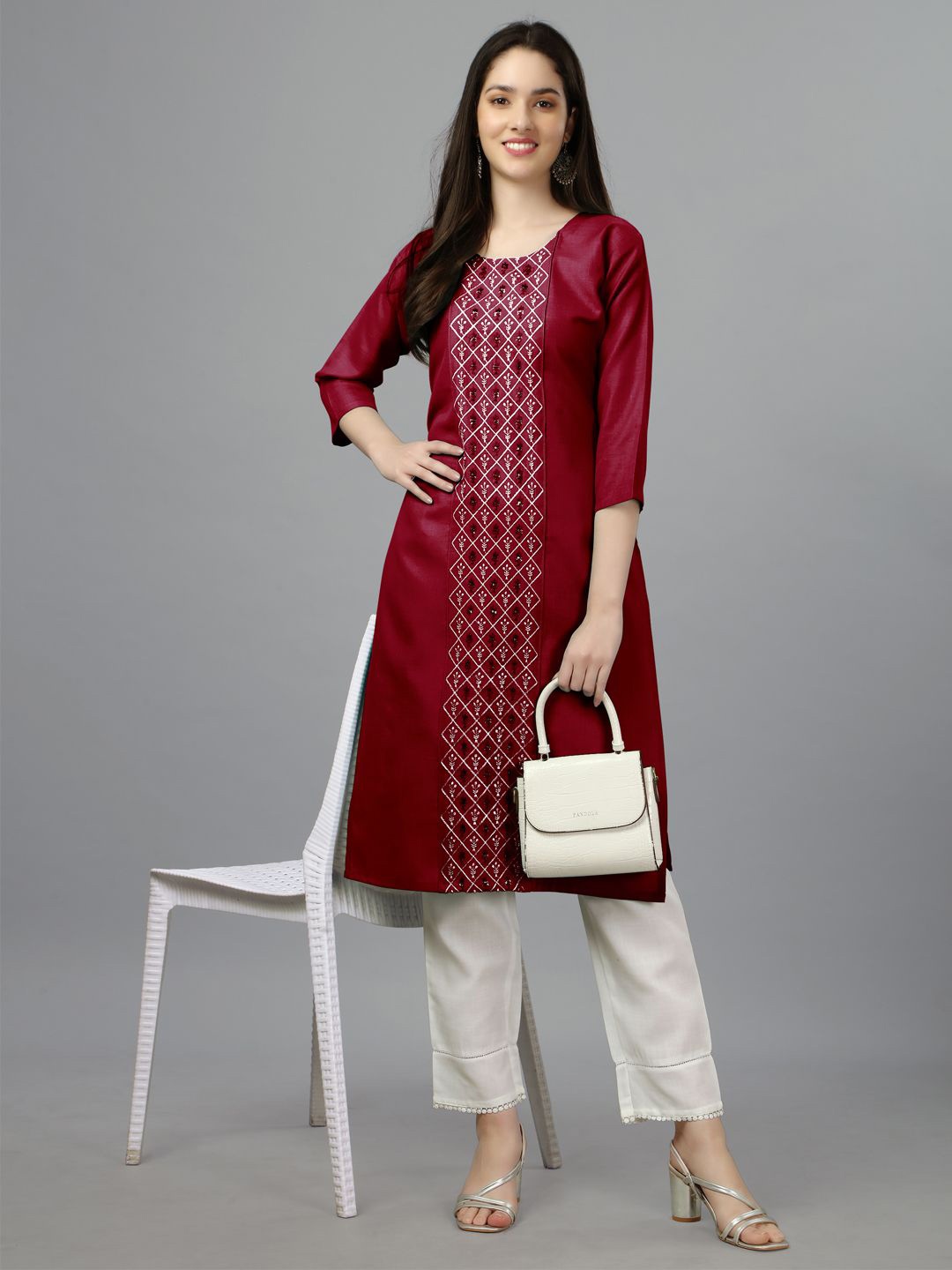 

WILNERCROWN Embroidered Straight Kurta, Maroon