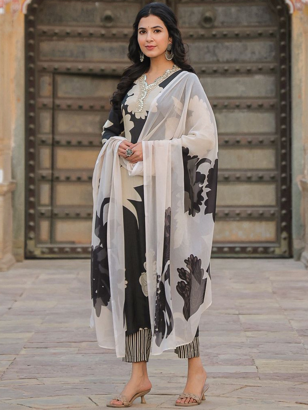 

GoSriKi Floral Printed Sequinned Straight Kurta with Trousers & Dupatta, Black