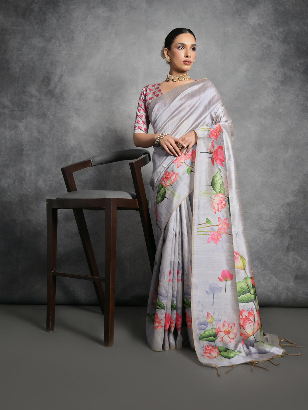 

LeeliPeeri Designer Floral Tussar Saree, Grey