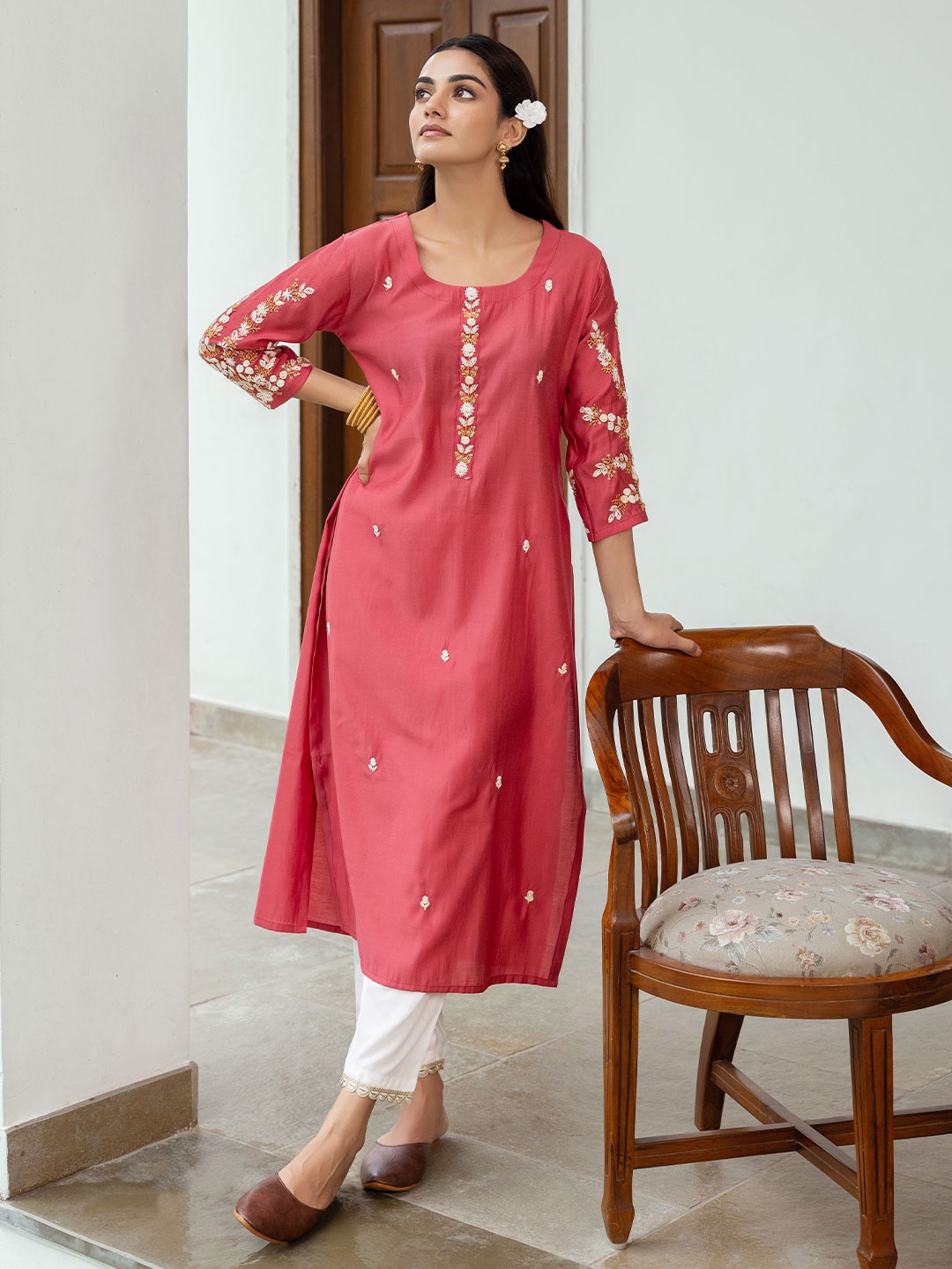 

FASHOR Women Embroidered Flared Sleeves Sequinned Kurta, Red