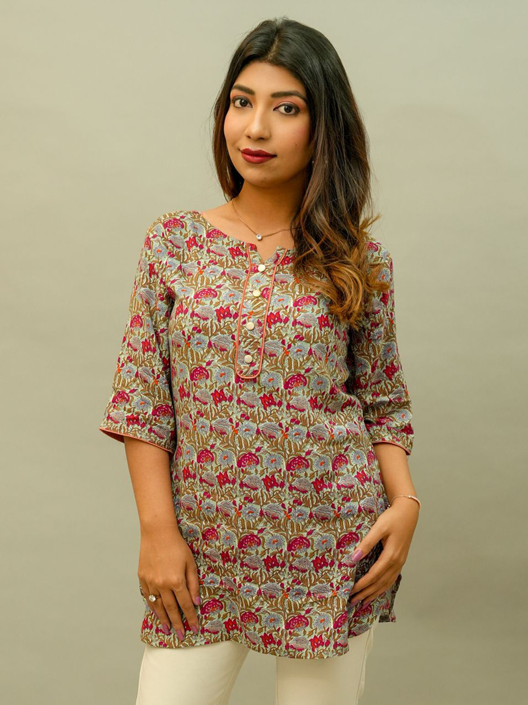 

GO BOUJEE Women Floral Printed Round Neck Cotton Top, Green
