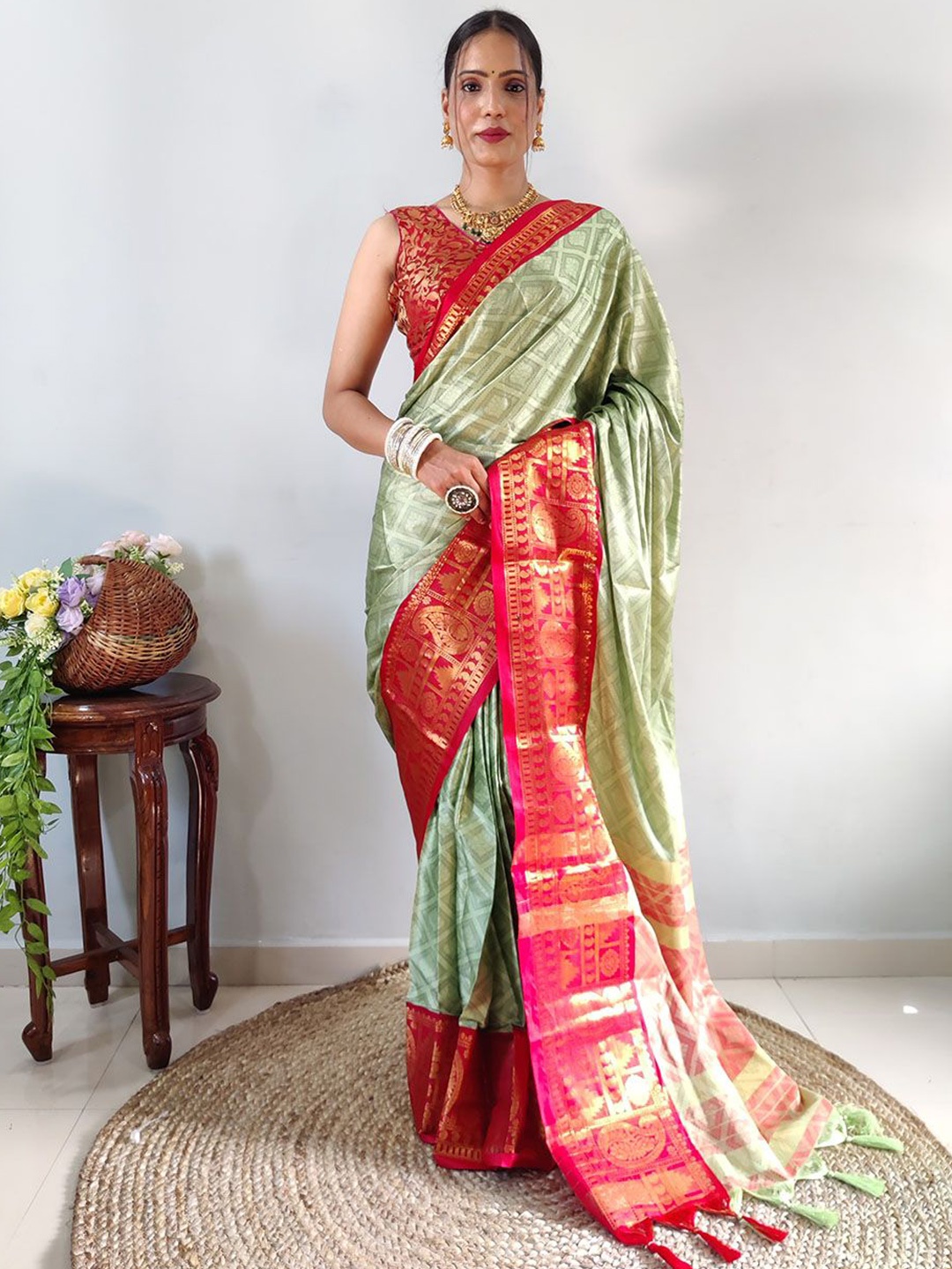 

Aika Woven Design Banarasi Saree With Zari Border, Green