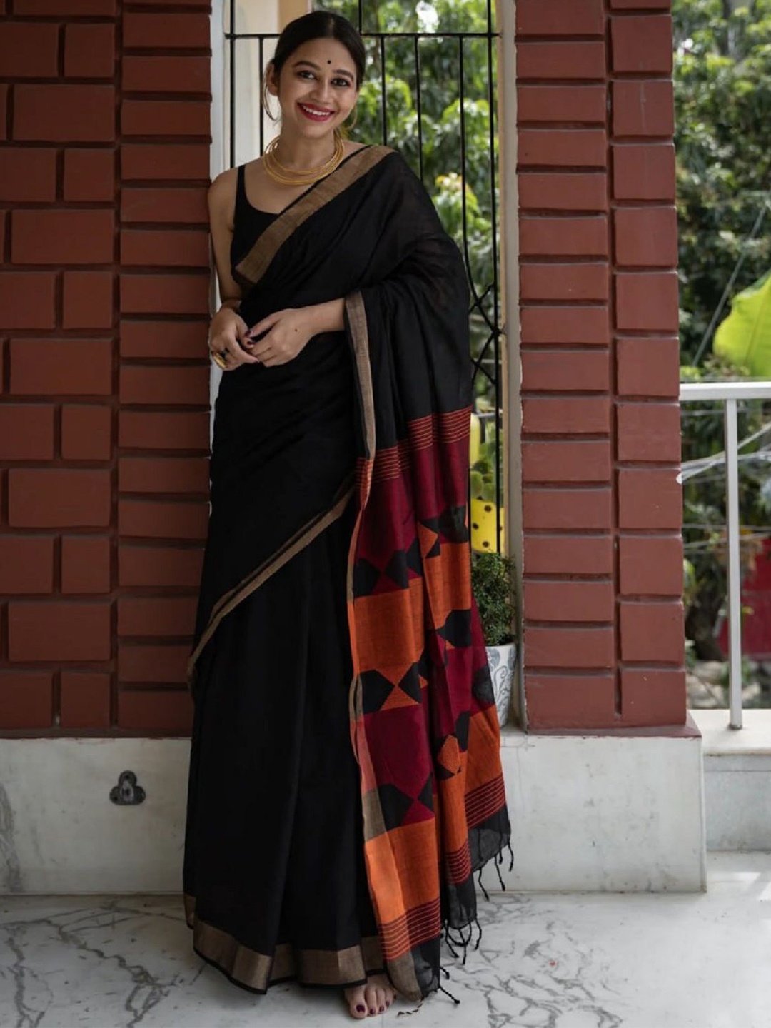 

Aika Woven Design chanderi Saree, Black